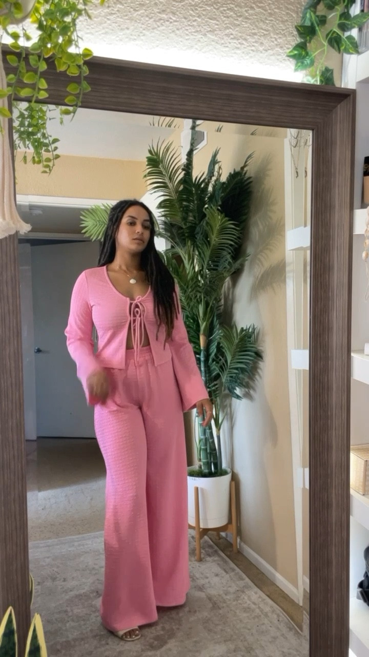 Vici Collection PUSHING LIMITS FRONT TIE TEXTURED TOP & BOTTOMS - PINK - SALE

#LTKstyletip #LTKFind #LTKsalealert