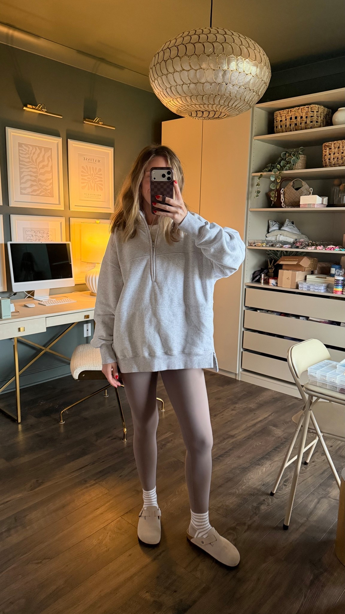 Cozy rainy day outfit. Wearing S in sweatshirt - fits oversized! 