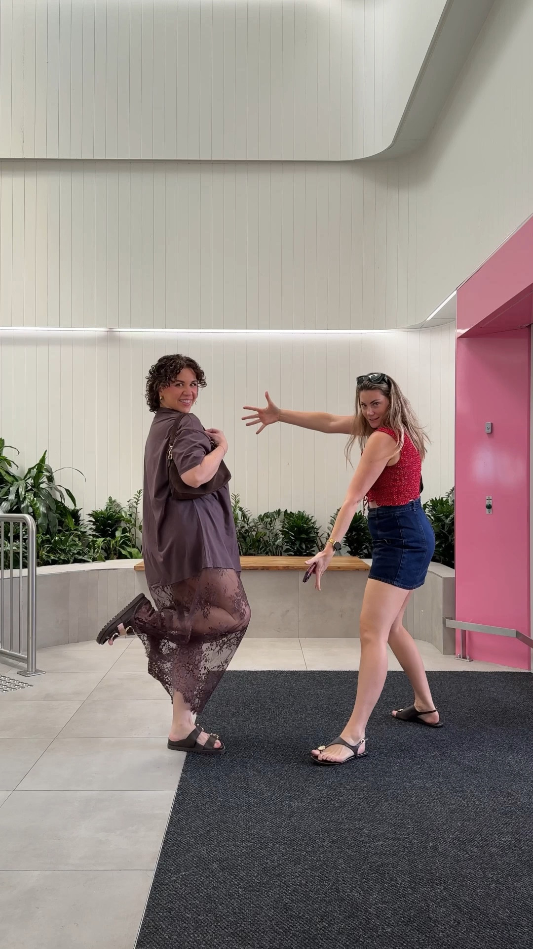 Wearing size M dress and 38/7 shoes 