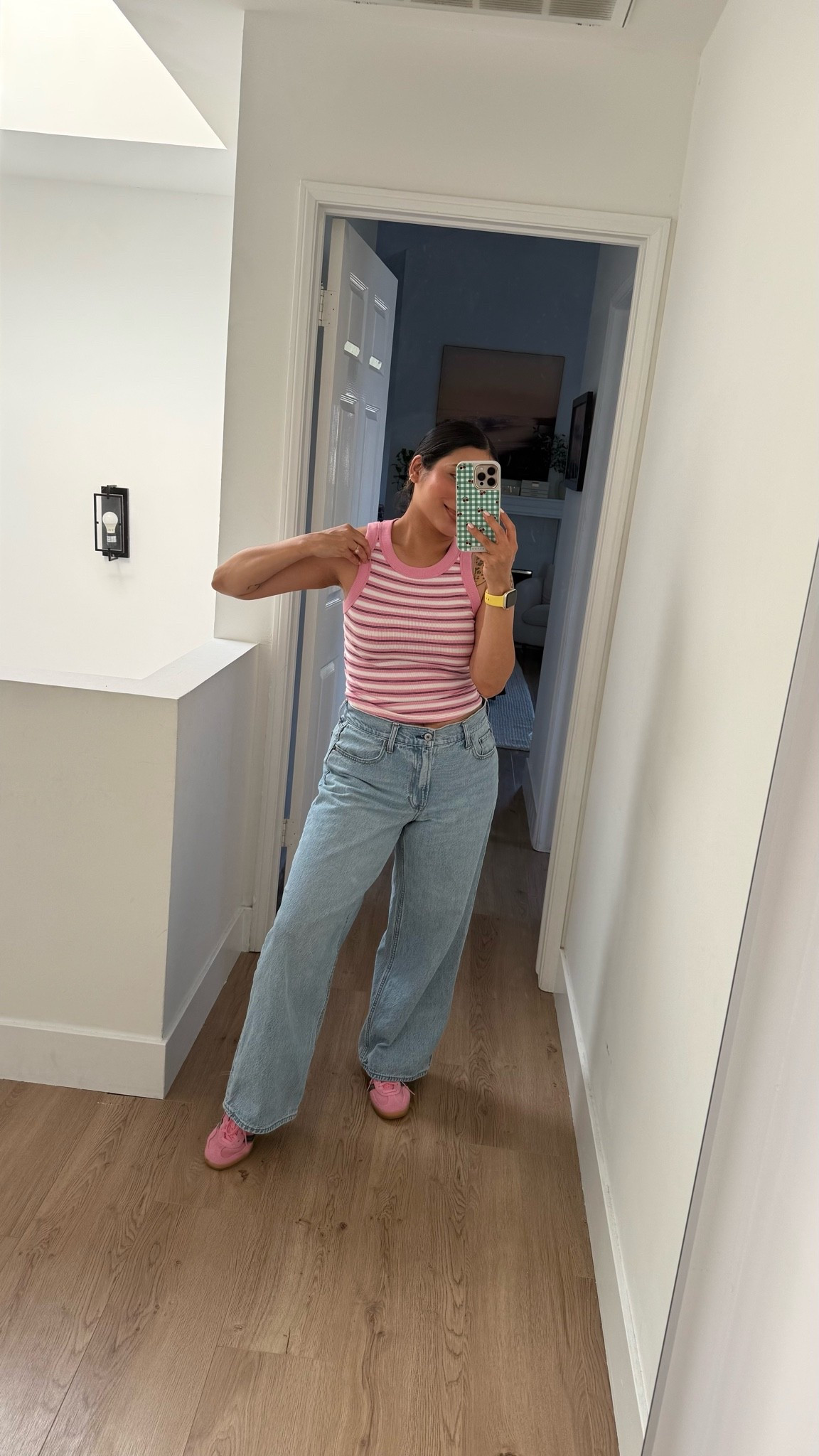 Simple casual ootd 🌷💕
Top XS
Jeans 28/US6

#LTKootd