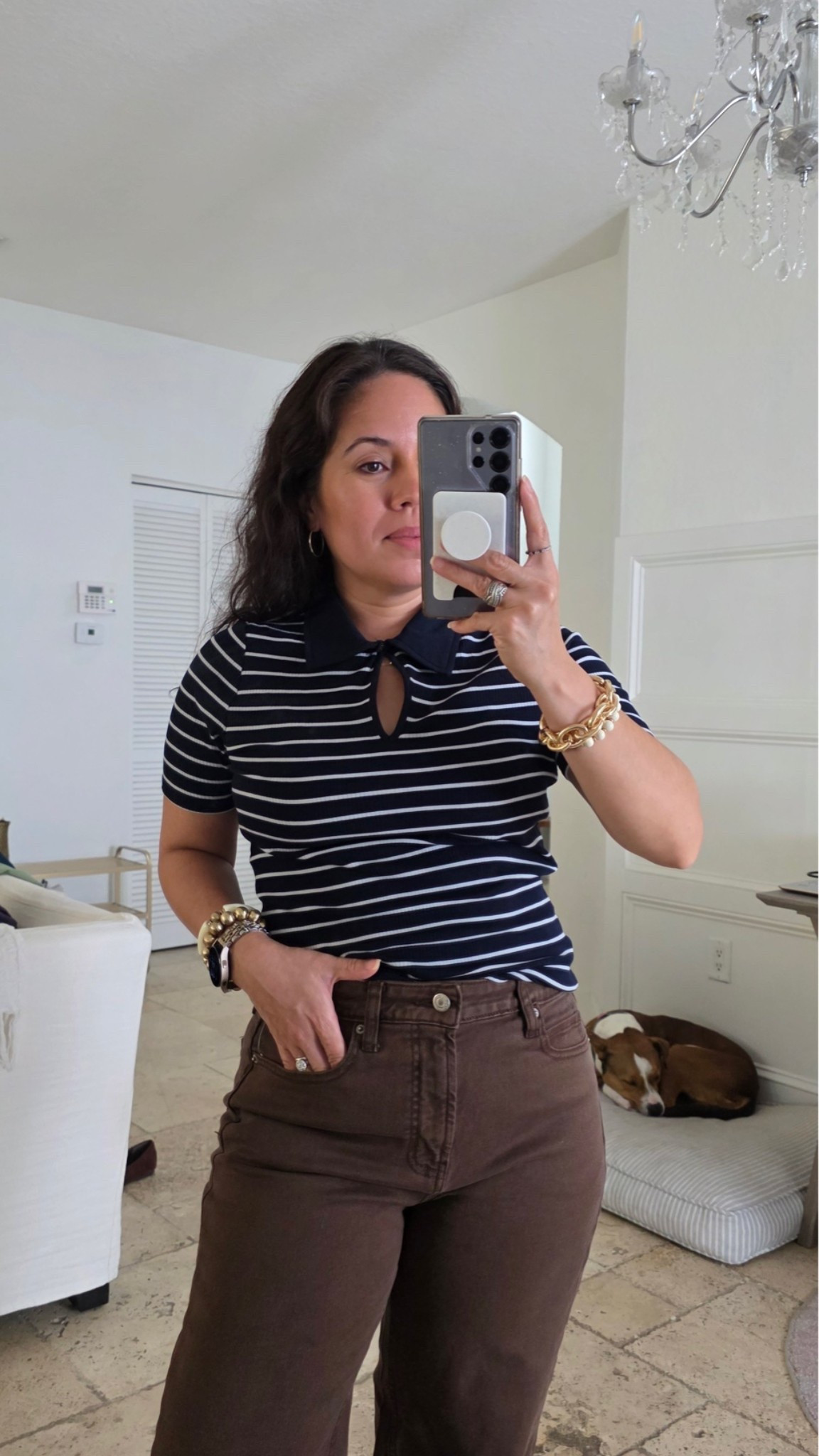Old navy new fall top, I’m wearing a medium. Cute key hole button detail. Brown jeans are curvy size 6 petite, they fit tts but have little stretch

#LTKootd