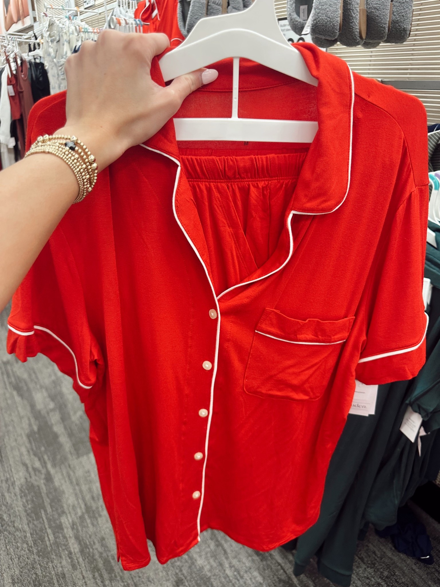 The cutest Christmas pjs 🎄✨

christmas pjs, christmas look

#LTKGiftGuide #LTKHoliday #LTKootd