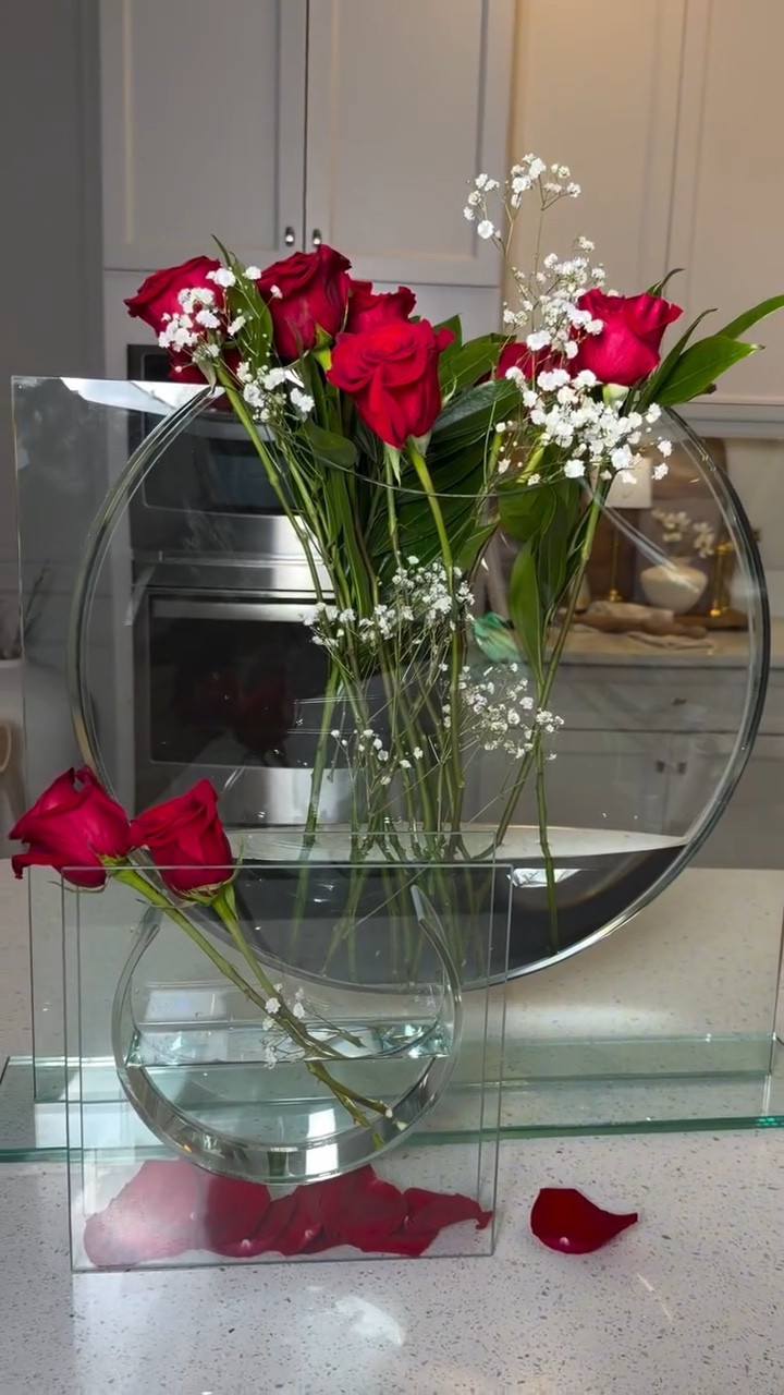 Comment VASE and I’ll send you the link.

The Eclipse Vase from @zgallerie is one of those pieces that instantly elevates any space and makes the perfect gift for someone who loves home decor. Or yourself.

#zgallerie  #giftideas #luxurydecor homedecor homeinspo decorfinds tiktokhome