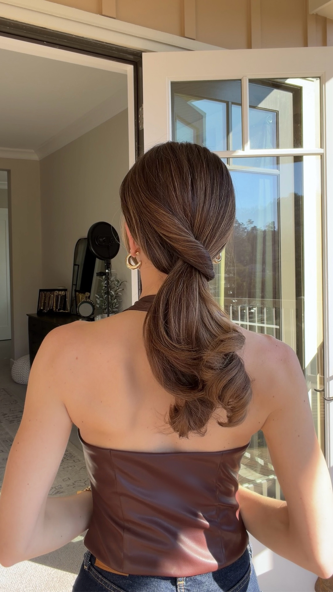 How to create a ponytail without a hair tie

This is a great hack for when you realize you don’t have a hair tie. Will it survive a workout class? Probably not, but it’s perfect for those moments when you’re in a pinch!

Gather your hair into a ponytail and hold it with one hand. Use your other hand to create a small opening just above and slightly to the side of the ponytail, then flip the tail through. No hair tie? No problem!

#LTKootd #LTKBeauty #LTKFindsUnder100