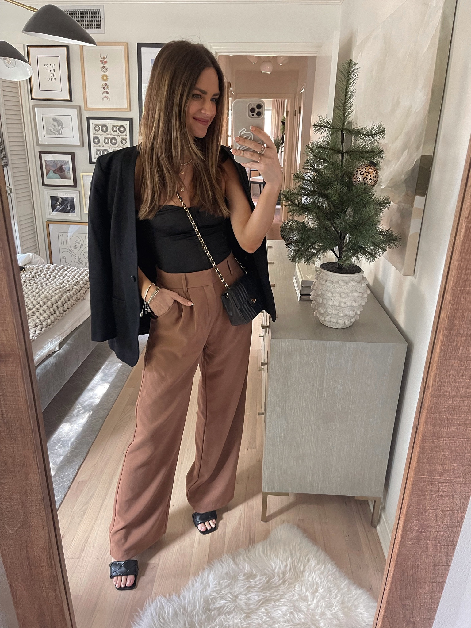 How to dress up these trousers for a chic date night fit. Wearing my true size in trousers, S in top & S in blazer. Heels fit TTS // Abercrombie, winter outfit, winter style, winter trends, winter fashion, neutral outfit