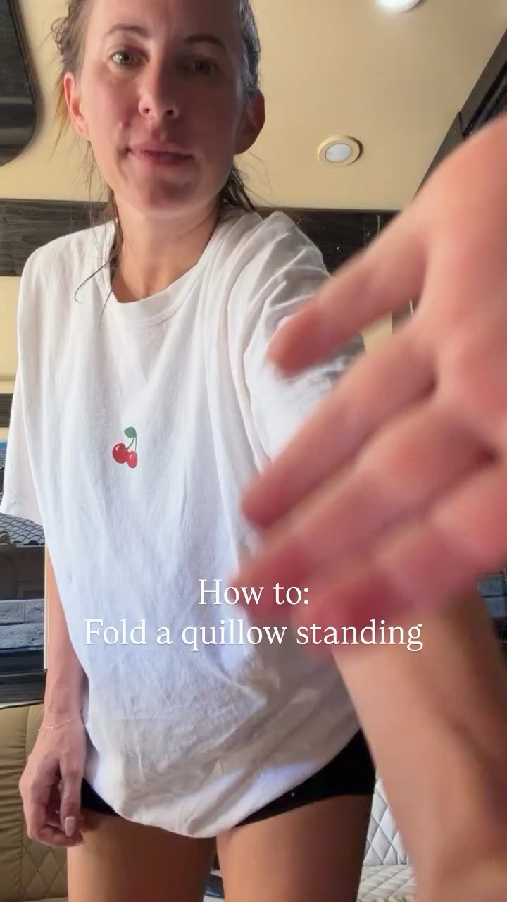 How to:
Fold a quillow standing