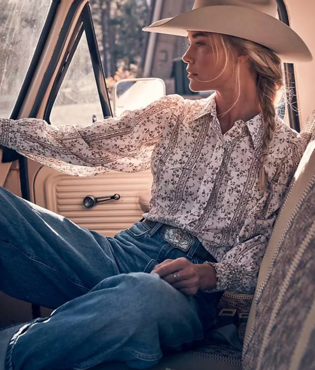 Loving this blouse from @Wrangler !! I’ll link the whole fit!

#LTKU #LTKSaleAlert #LTKPetite