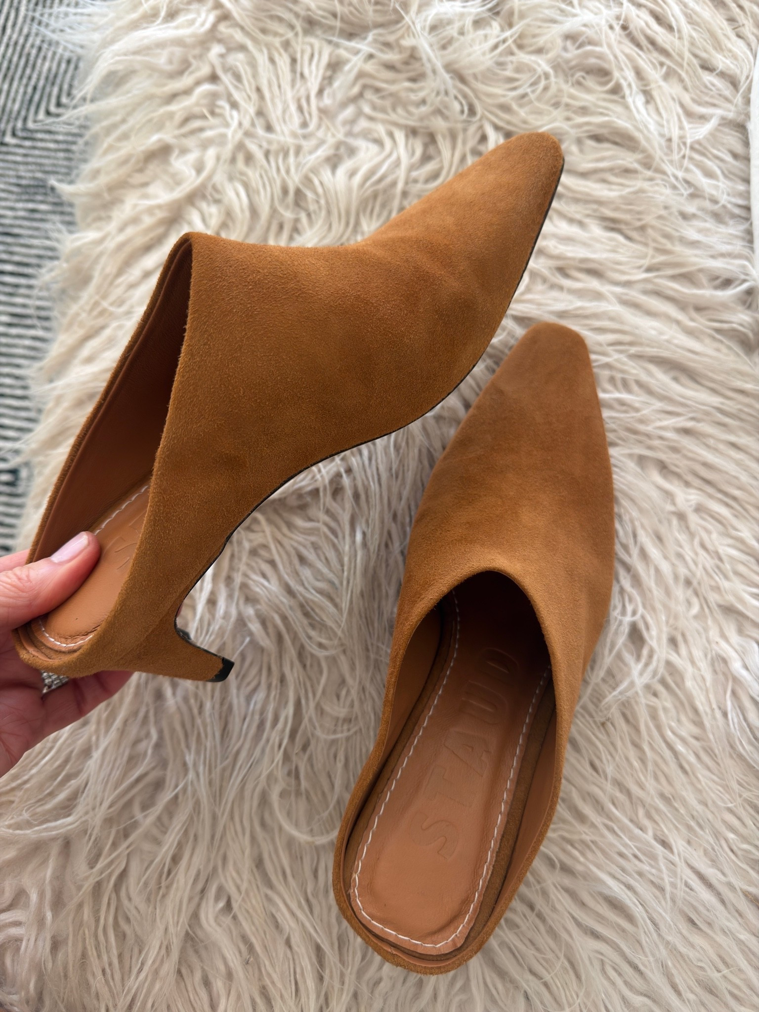 Grabbed this at the Nordstrom sale! I’m between a 7.5 and an 8 and the size 38 are perfect love the Wally mule

#LTKOver40 #LTKSaleAlert