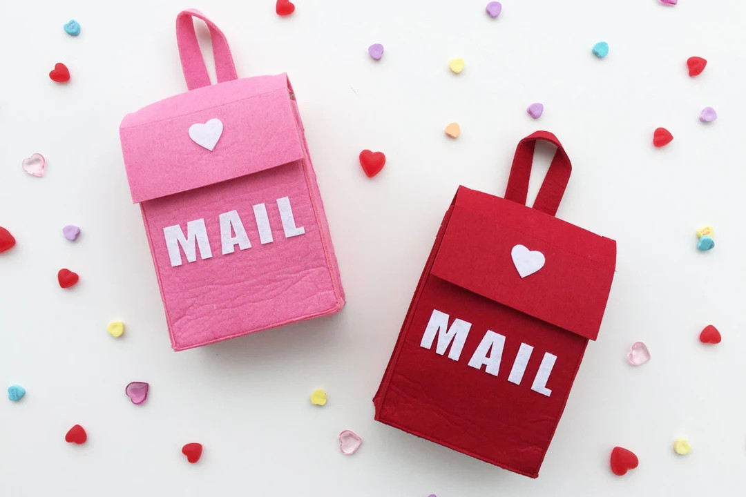 Hanging Felt Mailbox Teacher Mail Red Valentine School Mailbox Pretend Play Mail Bag Kids Letter ... | Etsy (US)