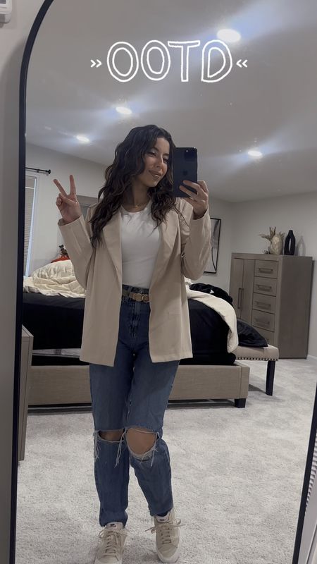 Take your outfit from casual ➡️ business casual baddie 💁🏻‍♀️

Extra points if it’s an oversized blazer! 👌🏼

#LTKstyletip #LTKworkwear #LTKVideo