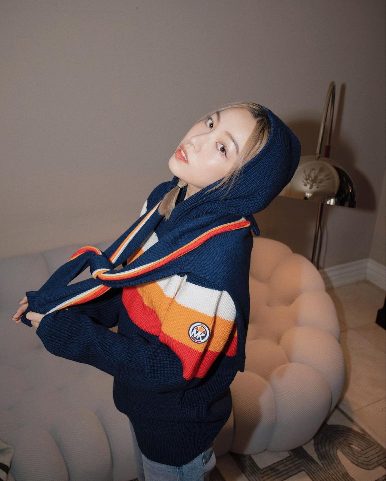 Snuggling up in my living room
周六好冷🥶
我准备变深发惹 
最近很爱听的一首歌 Peter Pan was right 据说是INFP国歌
#LTKchina #LTKasia

#LTKstyletip #LTKSeasonal #LTKmens