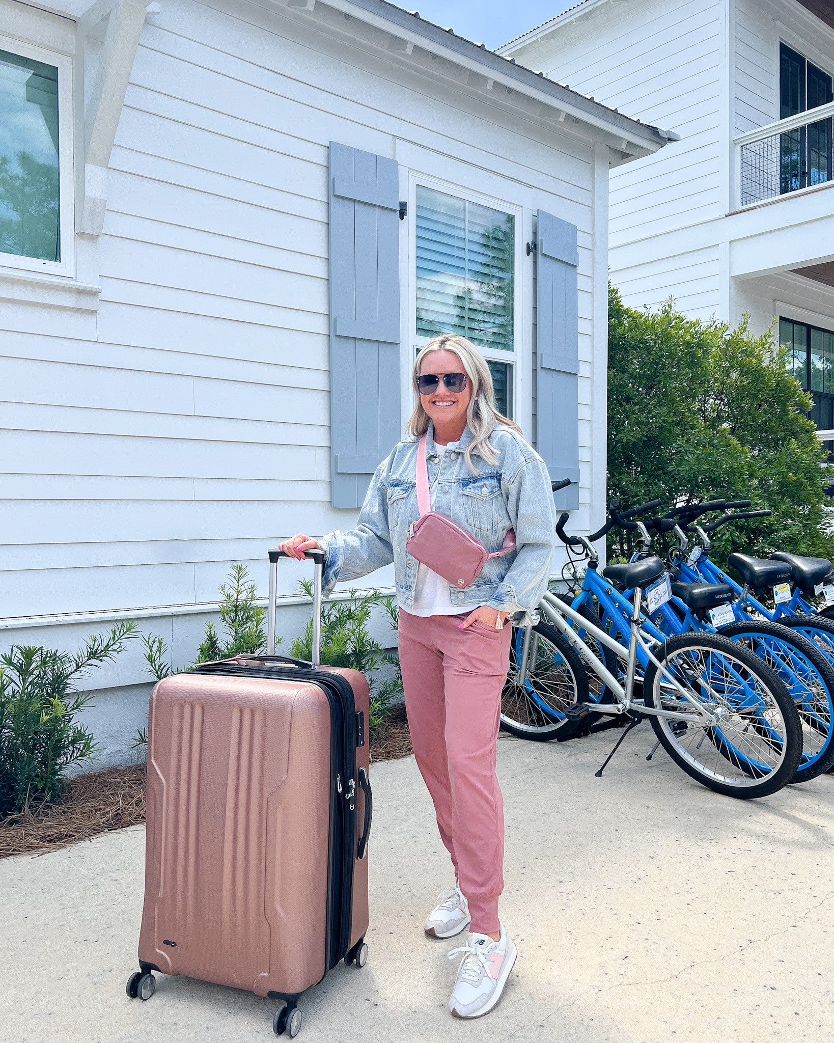 Travel outfit ✈️🌴
Size small amazon joggers
Target denim jacket size small