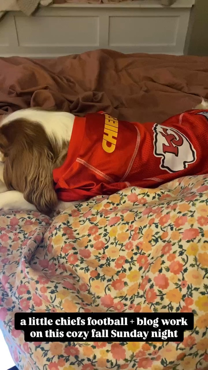 a little chiefs football + blog work on this cozy fall Sunday night