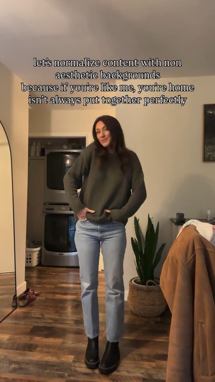 Not everyone has a large home with gorgeous laundry rooms and huge closets. This is my “laundry room”, just a tiny space in the hallway, but guess what, it still gets the job done… or better yet, I still have a space to constantly walk by forgetting to switch over to the dryer 😆 

Comment SPACE and I’ll send over the info for todays outfit 

It’s raining here today, so I opted to wear these boots :)