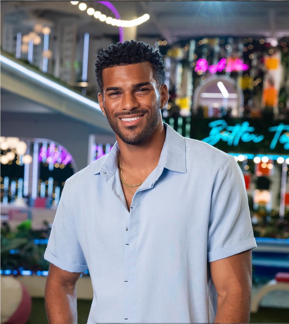 Casual blue button up! 

#LTKMens #LTKTravel #LTKFindsUnder100