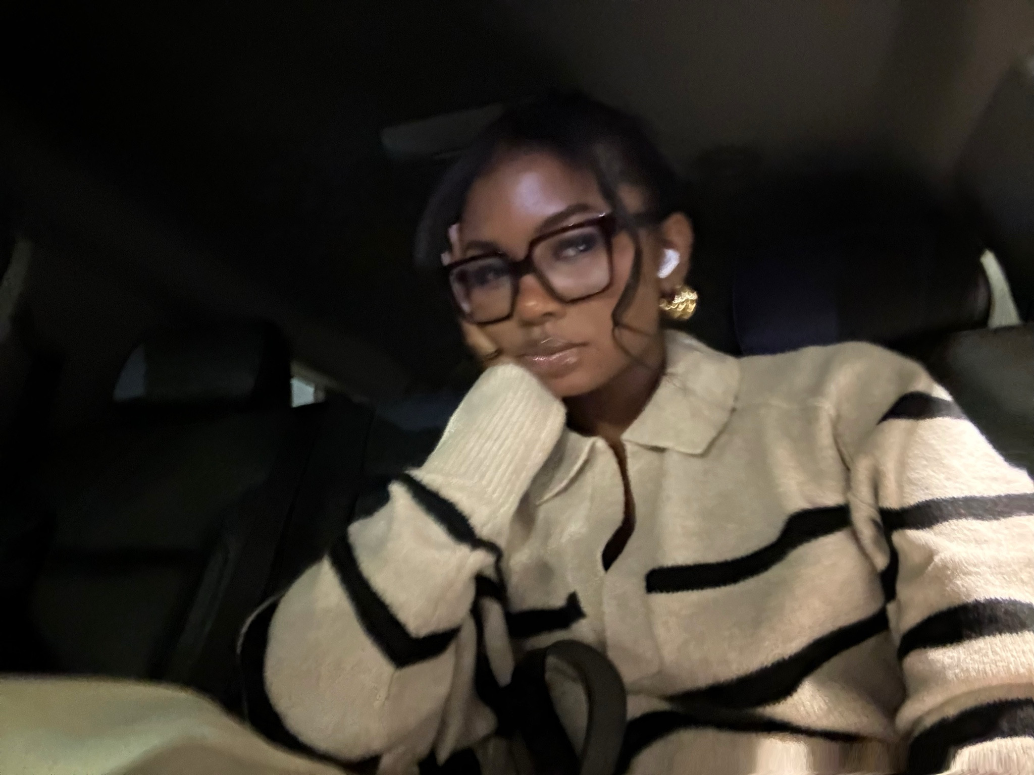 coziest airport fit ✈️ wearing a size M sweater!

#LTKFindsUnder50 #LTKTravel #LTKSeasonal