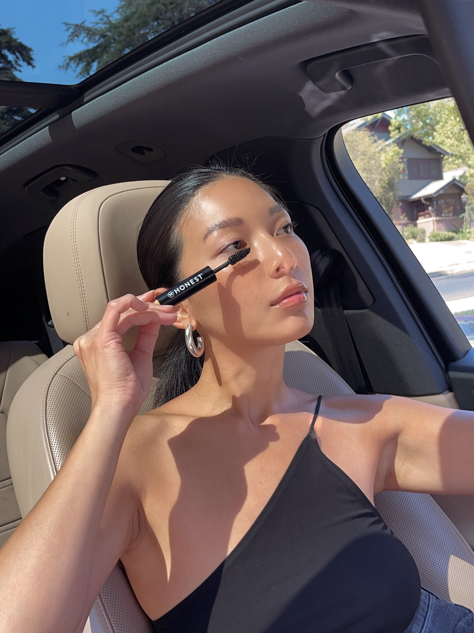 I’m here to tell all my people who have short straight lashes to head to @target now and get @honestbeauty’s new Extreme Volume Mascara + Lash Primer. The volume and boldness it gives my little lashes is astounding and I love that the formula is also clean and nourishing. #HonestAmbassador #Target #TargetPartner #SpeakVolumes 


#LTKbeauty #LTKunder50