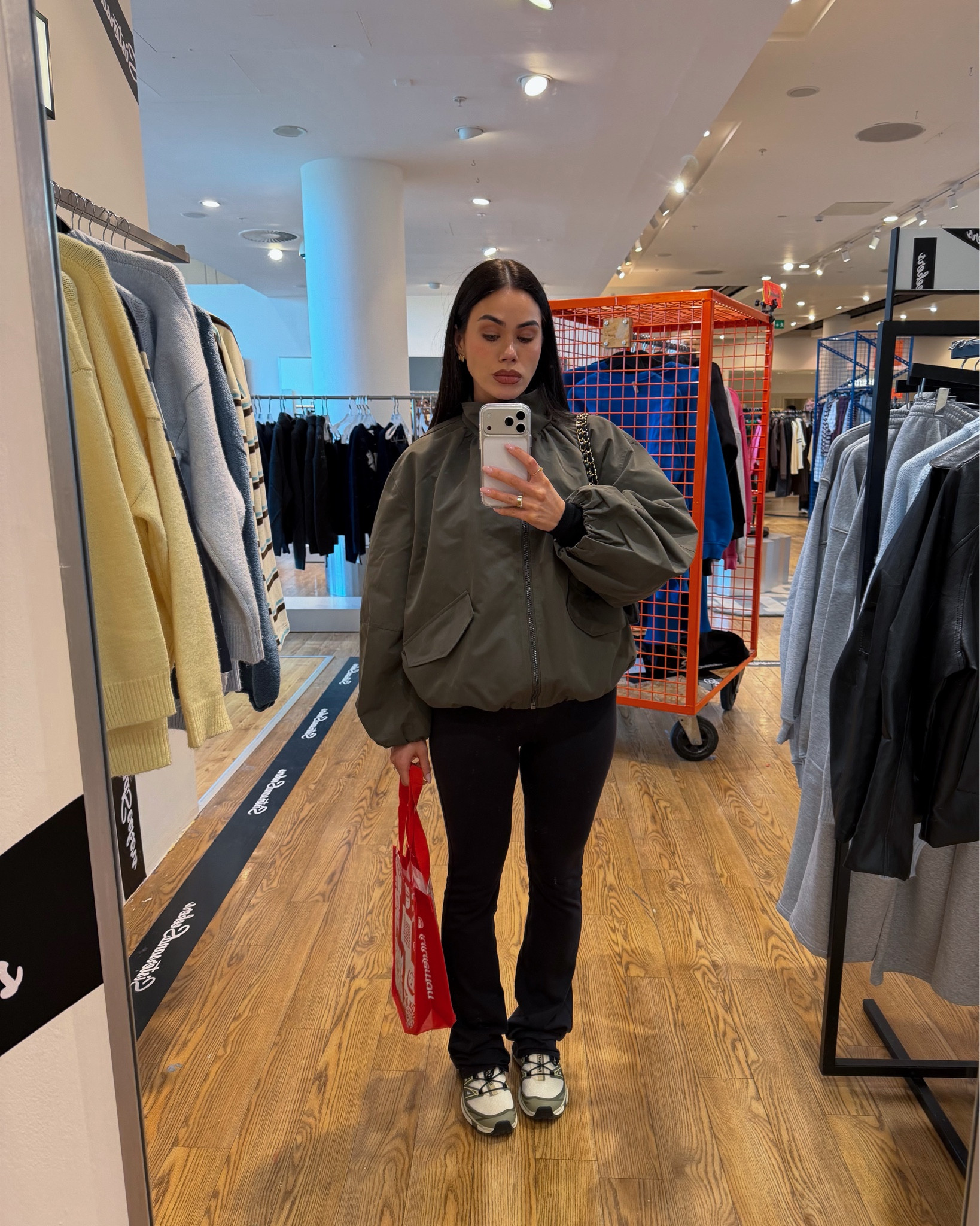 wearing size xs bomber

leggings are alo airbrush bootcut legging 