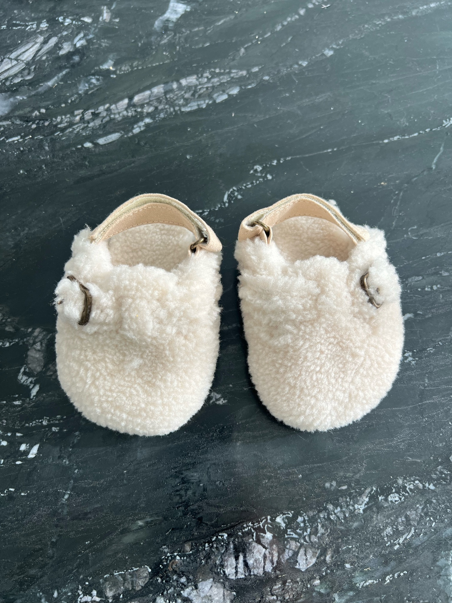 Baby sherpa slippers!  So cute for winter outfits 😍

#LTKHolidaySale #LTKshoecrush #LTKbaby