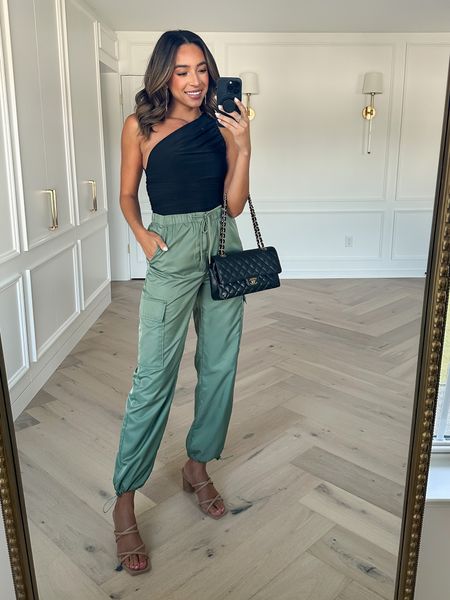 Evereve casual summer outfit try on haul! Wearing Small in cargo pants (fit TTS) - adjustable hem to convert from straight leg to jogger style and a Small in ruched one shoulder tank (if between sizes size down). 




Date night outfit
Summer date night
Dinner outfit

#LTKunder100 #LTKSeasonal #LTKstyletip
