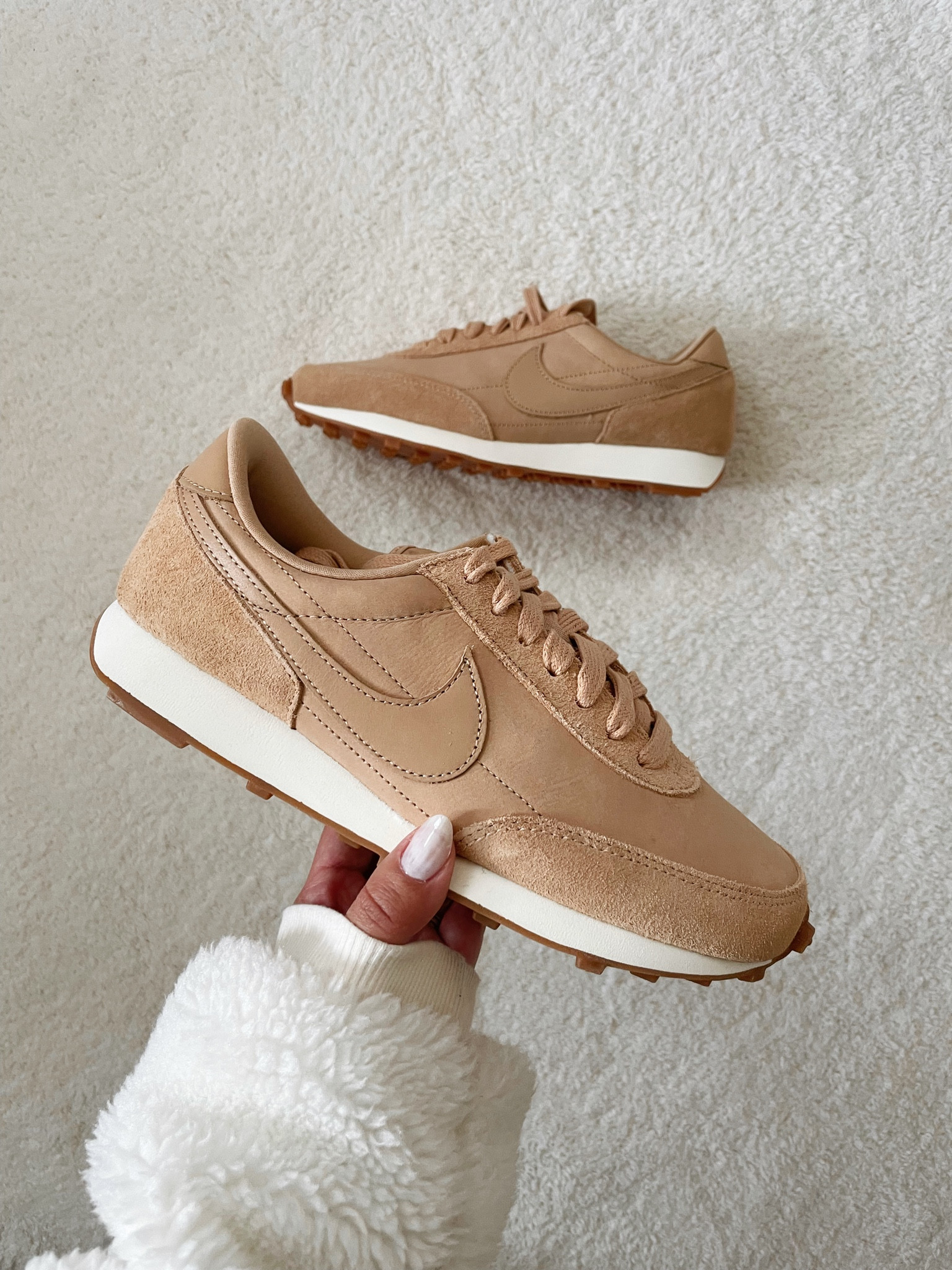 Nike sneakers
Run tts

Fall shoes, neutral sneakers, neutral shoes, casual, gift ideas

#LTKSeasonal #LTKshoecrush #LTKHoliday