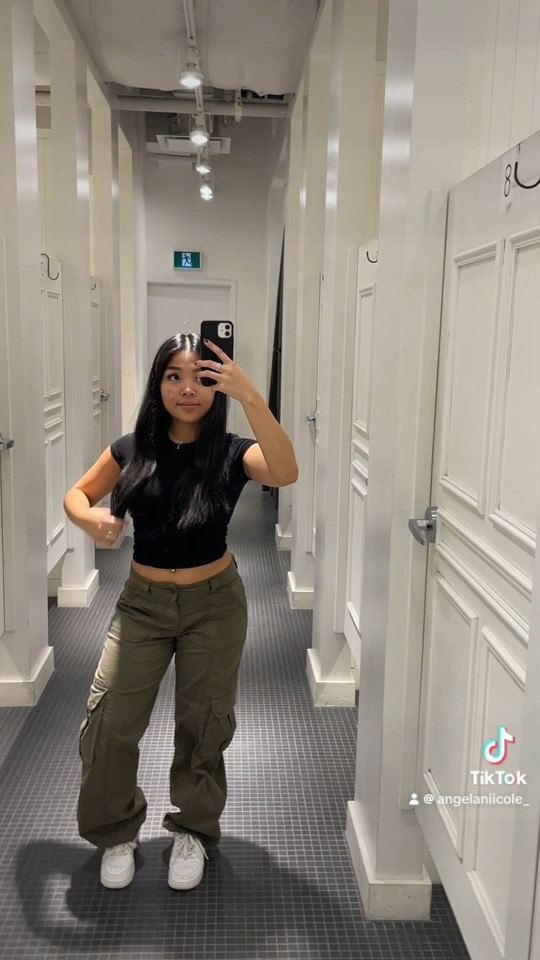 Everything from garage!
All jeans / green cargos: size 01
Black zip up: medium (already fits big as it is ‘boyfriend’ fit)
Grey button up top: size xs
Black and pink shirt: size xxs
Grey square neck: small
Grey cargo sweats: small


#LTKstyletip #LTKfindsunder100 #LTKfindsunder50