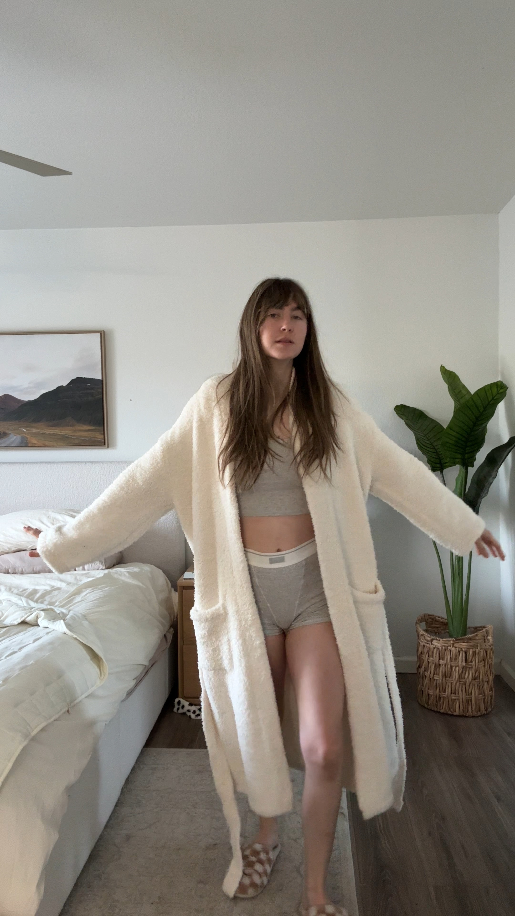 The COZIEST robe for winter is this barefoot dreams robe! Feels like wearing a blanket 🥰

#LTKbeauty #LTKstyletip #LTKhome