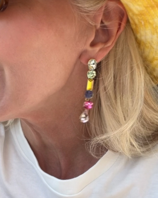 If your lobes are starting to thin, and yoi can’t wear bog heavy earrings anymore, try a jeweled lone earring for comfort and splash  