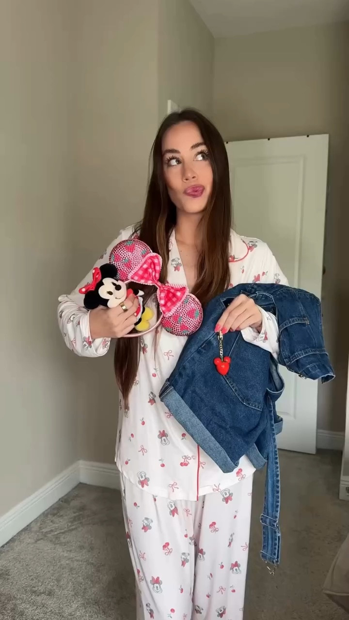 what I’m wearing to the epcot international flower & garden festival🍓💕🍰🌸🫶🏻✨

outfit details on my ltk & shopmy 🫶🏻

#ootd #disneyoutfit #disneystyle #disneyinspo #disneyaesthetic