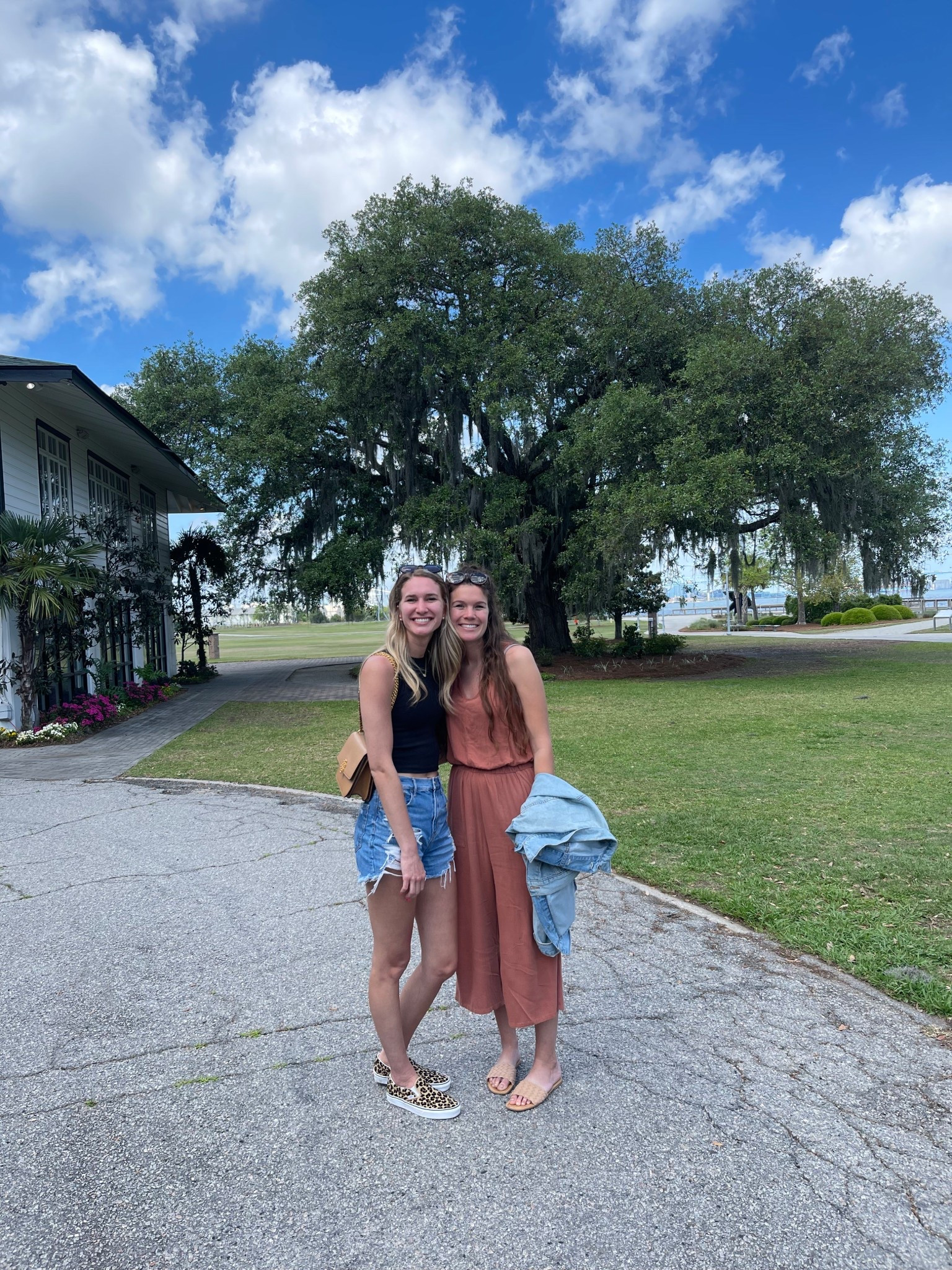 Sunshine in Charleston SC 🌞
Check out American Eagles Summer sale, ends tonight! 
Wearing my normal size in both tank and shorts. Shoes are vans and similar bag linked. 


#LTKSaleAlert #LTKItBag #LTKStyleTip