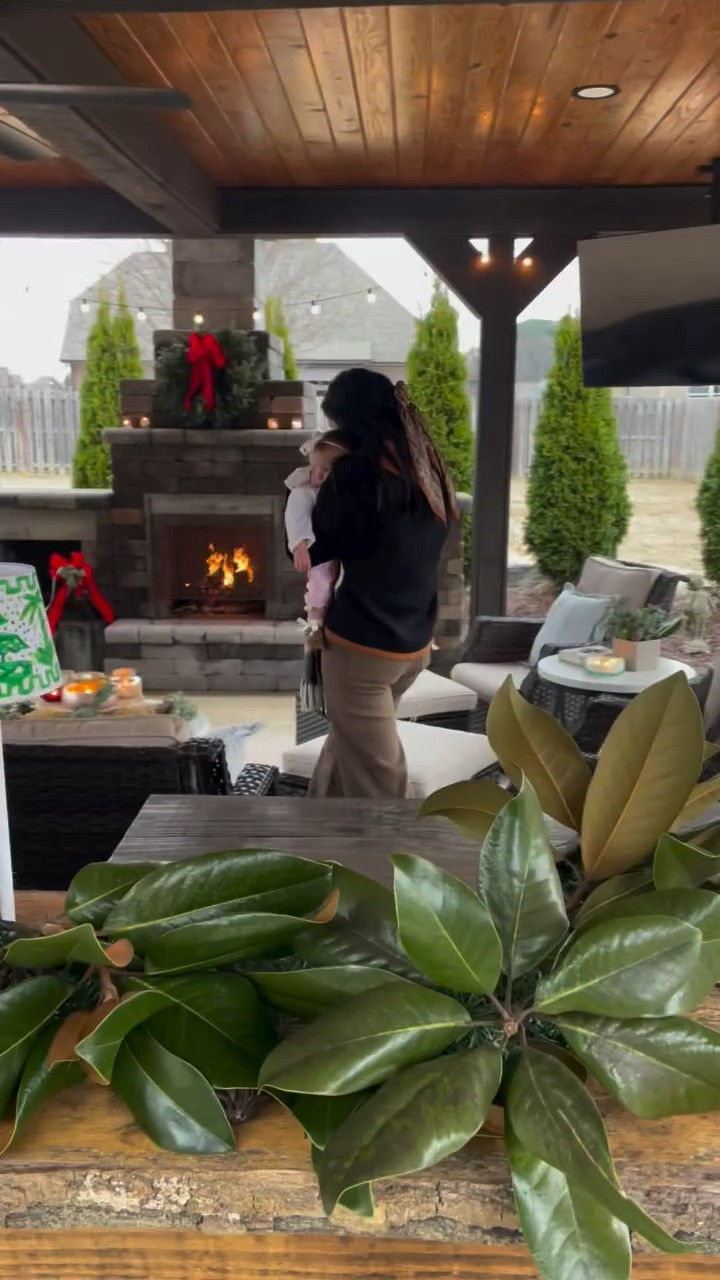 just out here living rent free in my own world 😂🫶🏼

#reelfunny #sahmomlife #mindfulmotherhood #influencing #himom #momoffour

#LTKdayinmylife #LTKootd #LTKstorytime