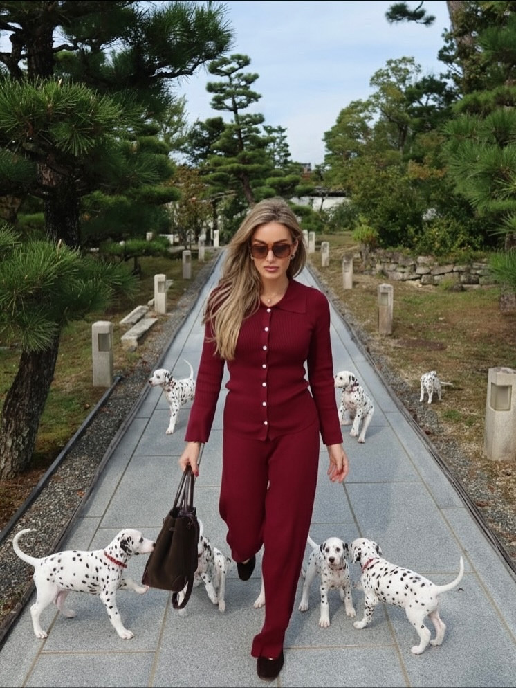 Kyoto and Dalmatian puppies!  I mean what could be more perfect! 🤩 🐶
Chishakuin Temple 総本山 智積院
.
.
.
.
.
#kyoto #luxturytraveldaily #luxurytrips #passionfortravel #luxurytraveldaily #travelmoments #discovertheworld #sheisnotlost #bestdiscovery #girlsabroad #fuji #japan #tokyo #wearetravelgirls #girlslovetravel #journeyofgirls #visitjapan #travelblogger #travel #travelgram  #lovejapan #visitjapan #kyotojapan #kimono #japanesekimono #luxury #Japanculture #geisha #kyototrip #kyototravel #dalmatientrend