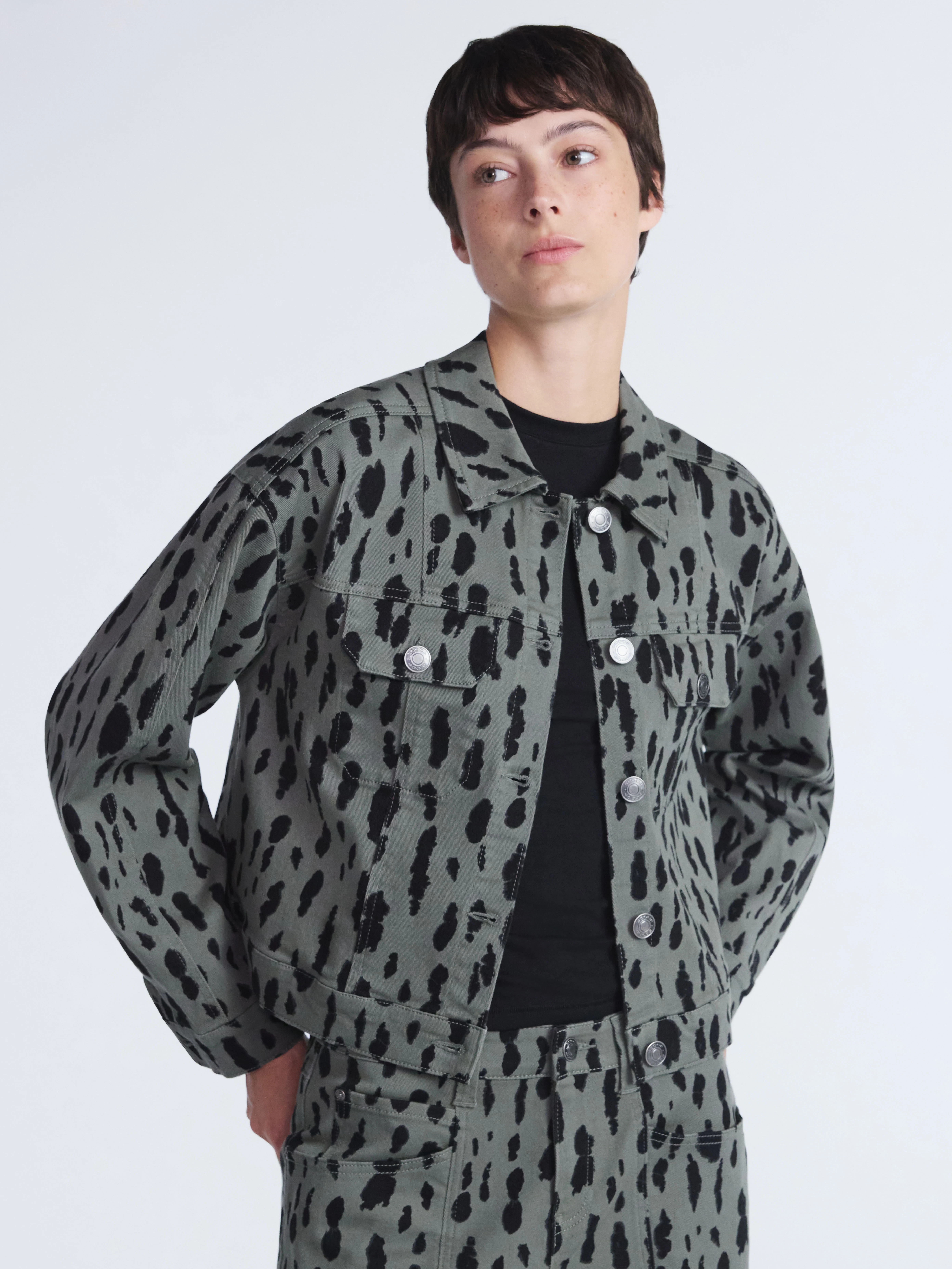 Scoop Women's and Women’s Plus Cropped Denim Trucker Jacket, Sizes XS-4X | Walmart (US)