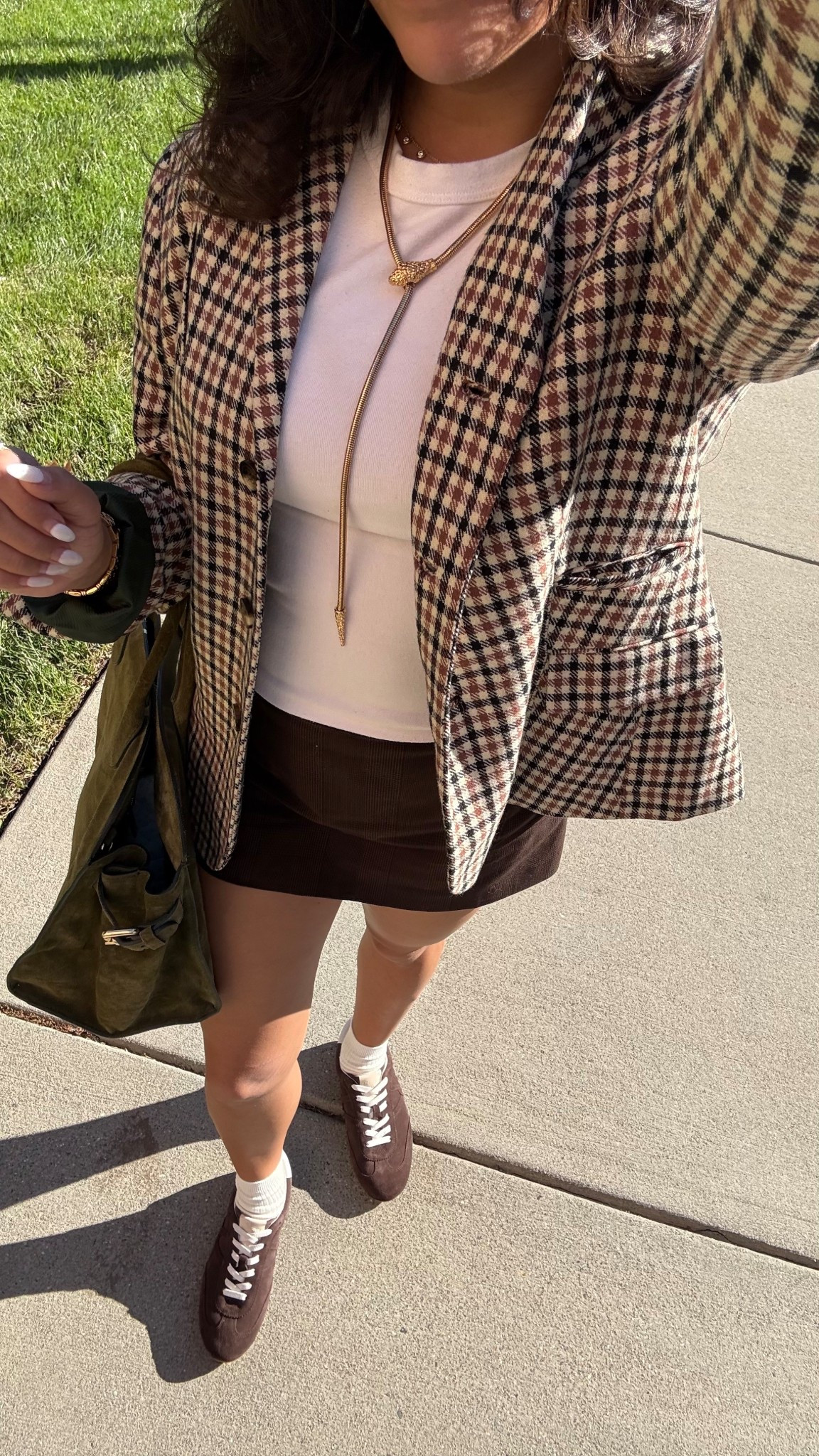 Brown monochrome  outfit for early fall

Brown skirt, brown skort, suede shoes, suede sneakers, suede bag, the row, Margaux bag, blazer white tee, Aritzia, theory, fall outfit, city chic

#LTKItBag #LTKPetite #LTKStyleTip