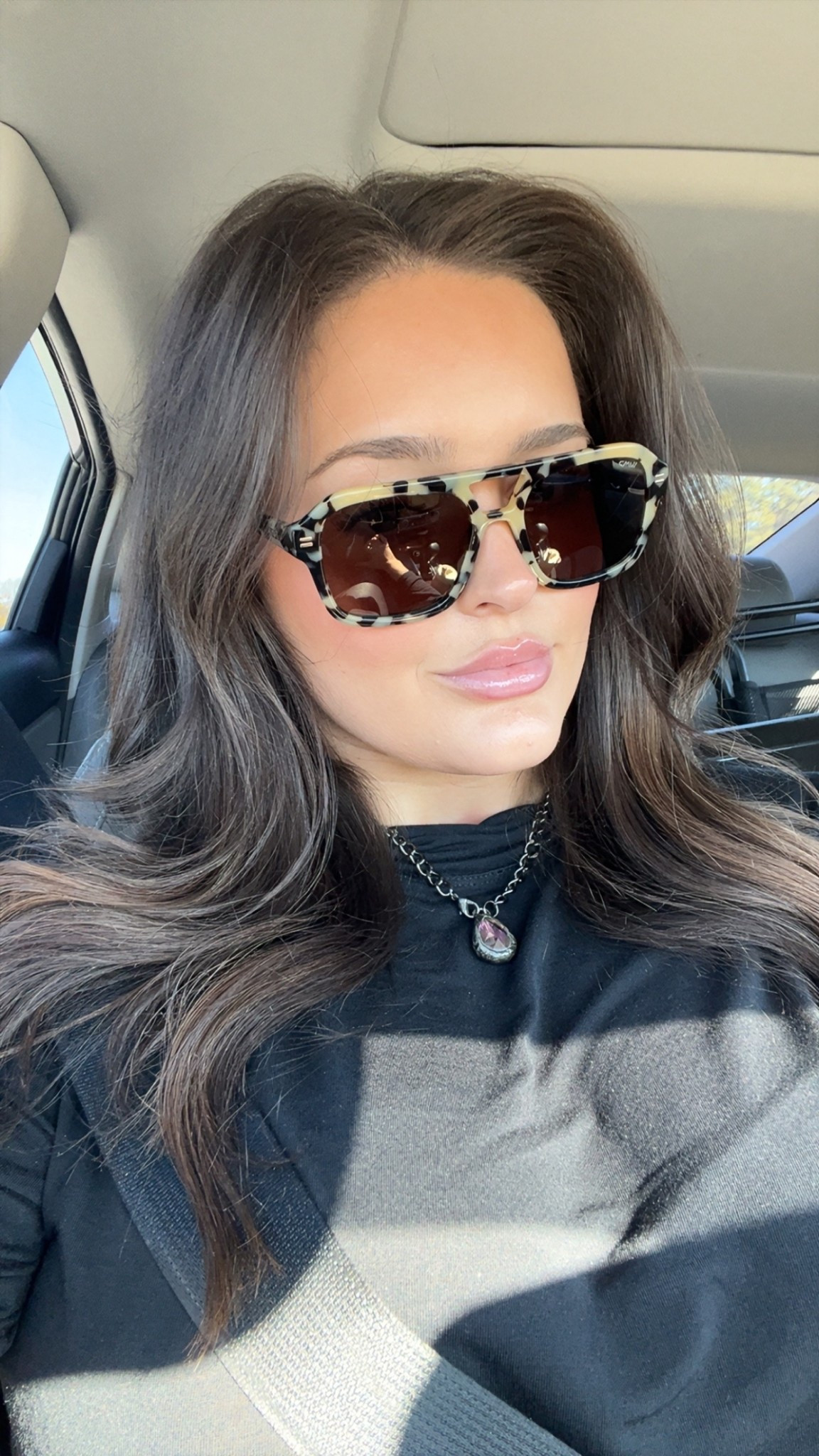 Obsessed with these tortoise shell chunky glasses 🤍

#LTKStyleTip #LTKHoliday #LTKGiftGuide