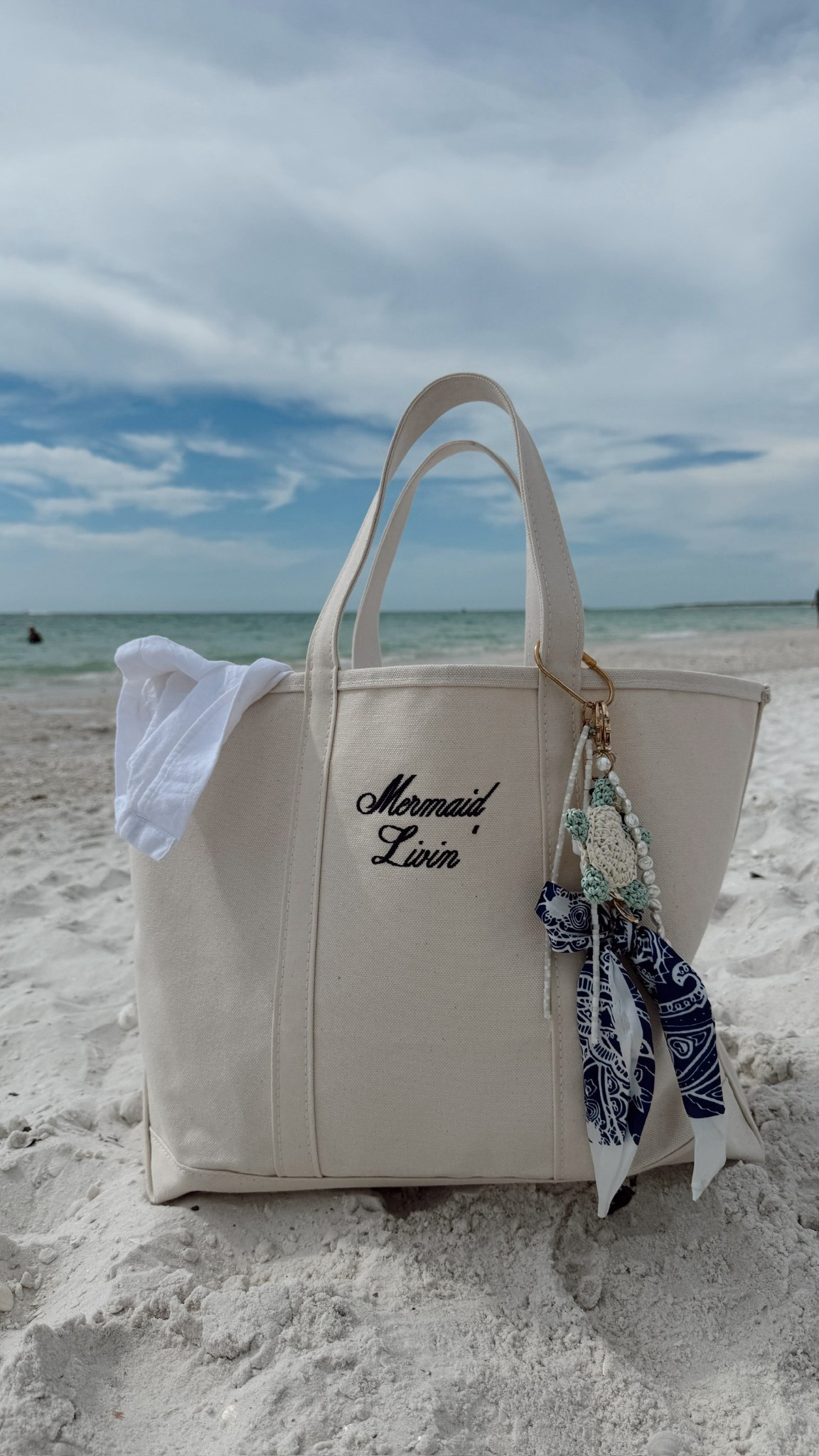 The L.L Bean Tote in the color natural with navy lettering makes for the perfect beach day bag!

Beach day, boat and tote, Il bean tote, canvas tote, custom tote

#LTKTravel #LTKSwim #LTKSeasonal