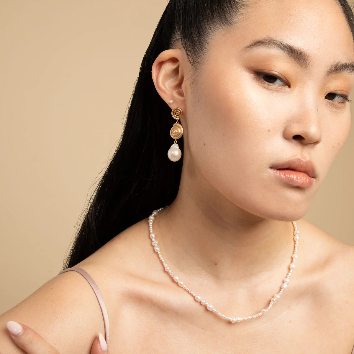 Serenity Gold Pearl Necklace | Astrid & Miyu Necklaces | Astrid and Miyu