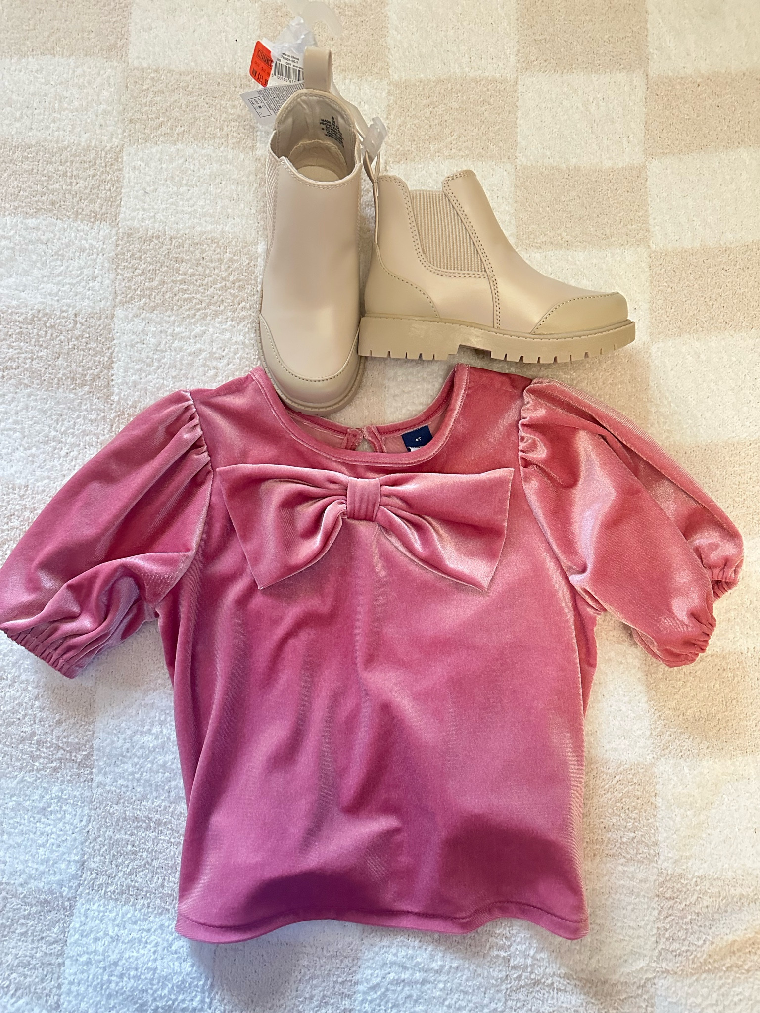 Old navy finds on Sale! 
Shop the pic! Boots are in store only but I’ll link similar! Also found the top for only $4.49 in store! 

#toddlerfashion #kidsfashion #sale #fashionfinds #bowtop #bowtrend #boots #kidsboots #toddlerboots 

#LTKshoecrush #LTKkids #LTKSeasonal