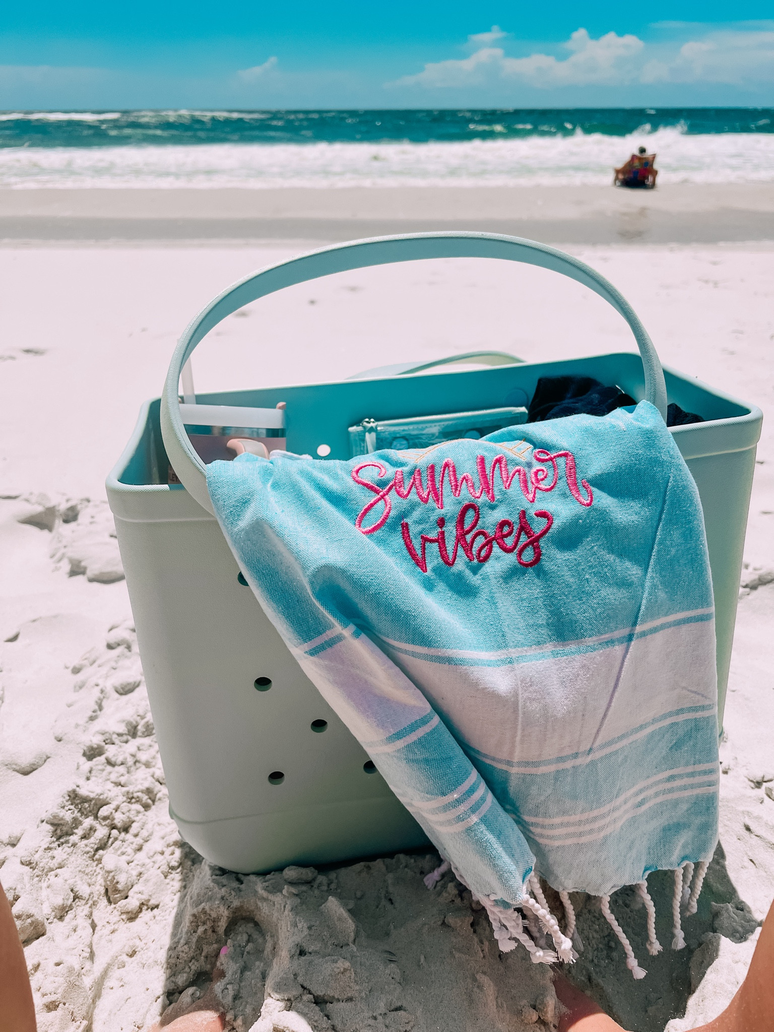 The most essential bag I’ve ever owned! Oh, and the COLOR🤩✨

#boggbags #beachbag #beach #bag #vacationbag #tote #mombag #rubbertote #waterproofbag

#LTKFamily #LTKTravel #LTKItBag