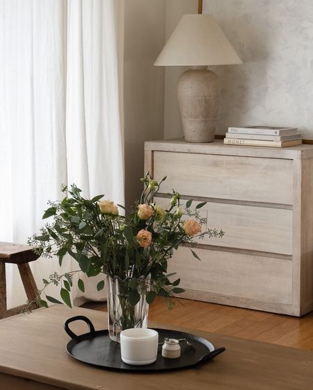 Simple living room with neutral decor 

#LTKhome