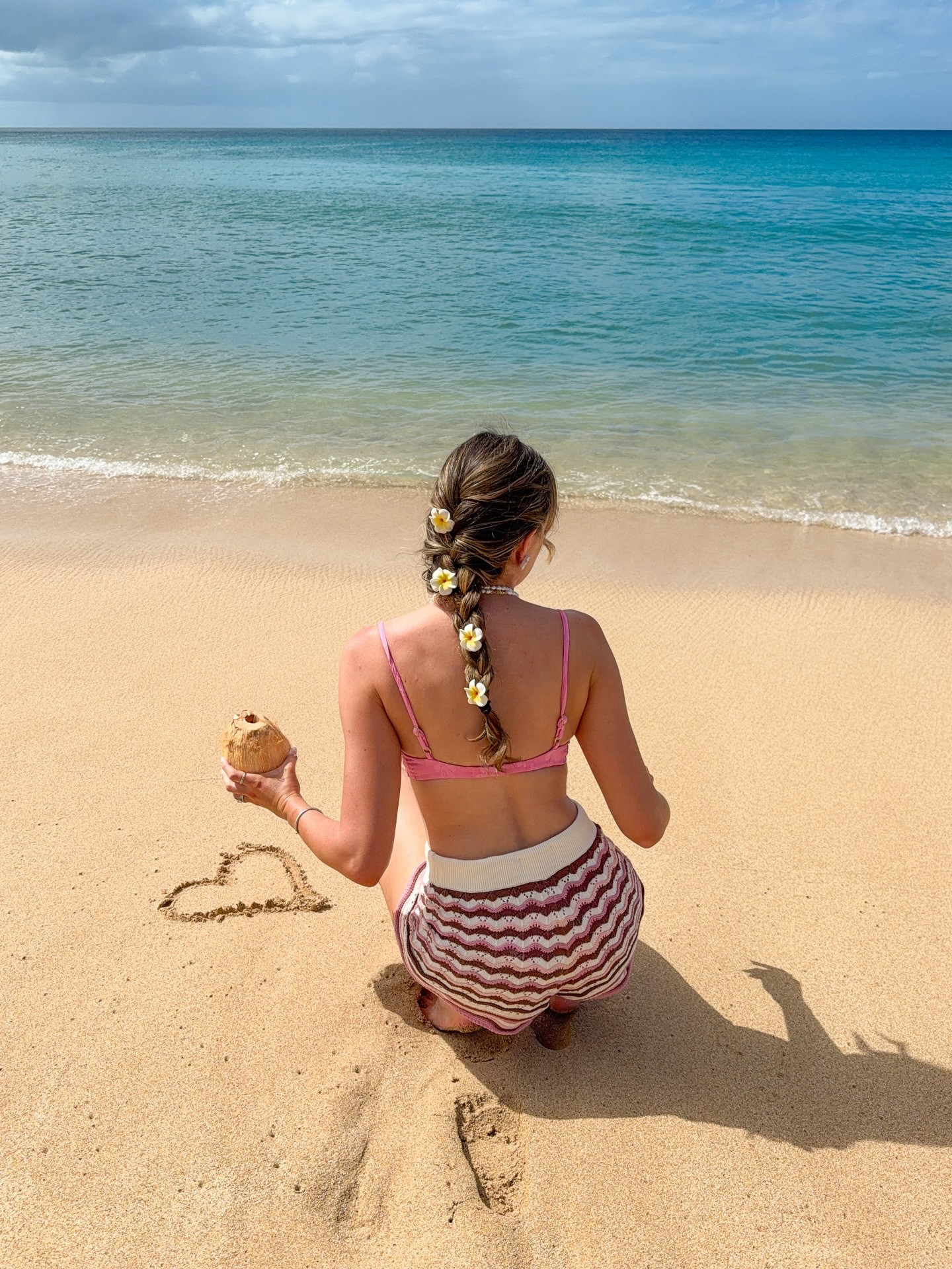 I’m coconuts for Hawai’i 🥥🌺 

saving this flower braid for every beach day