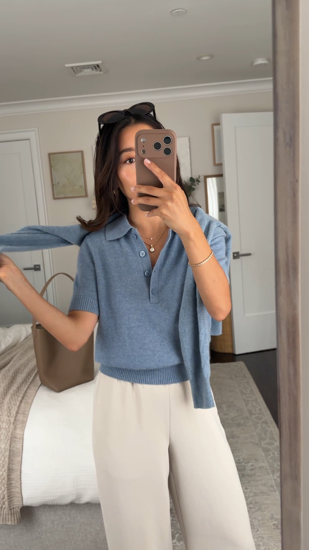 • petite friendly cashmere short sleeve sweater Small I sized up for a relaxed slouchy fit 
• cashmere long sleeve sweater XS 
• size small bucket bag

Fall workwear , petite office style

#LTKWorkwear #LTKPetite