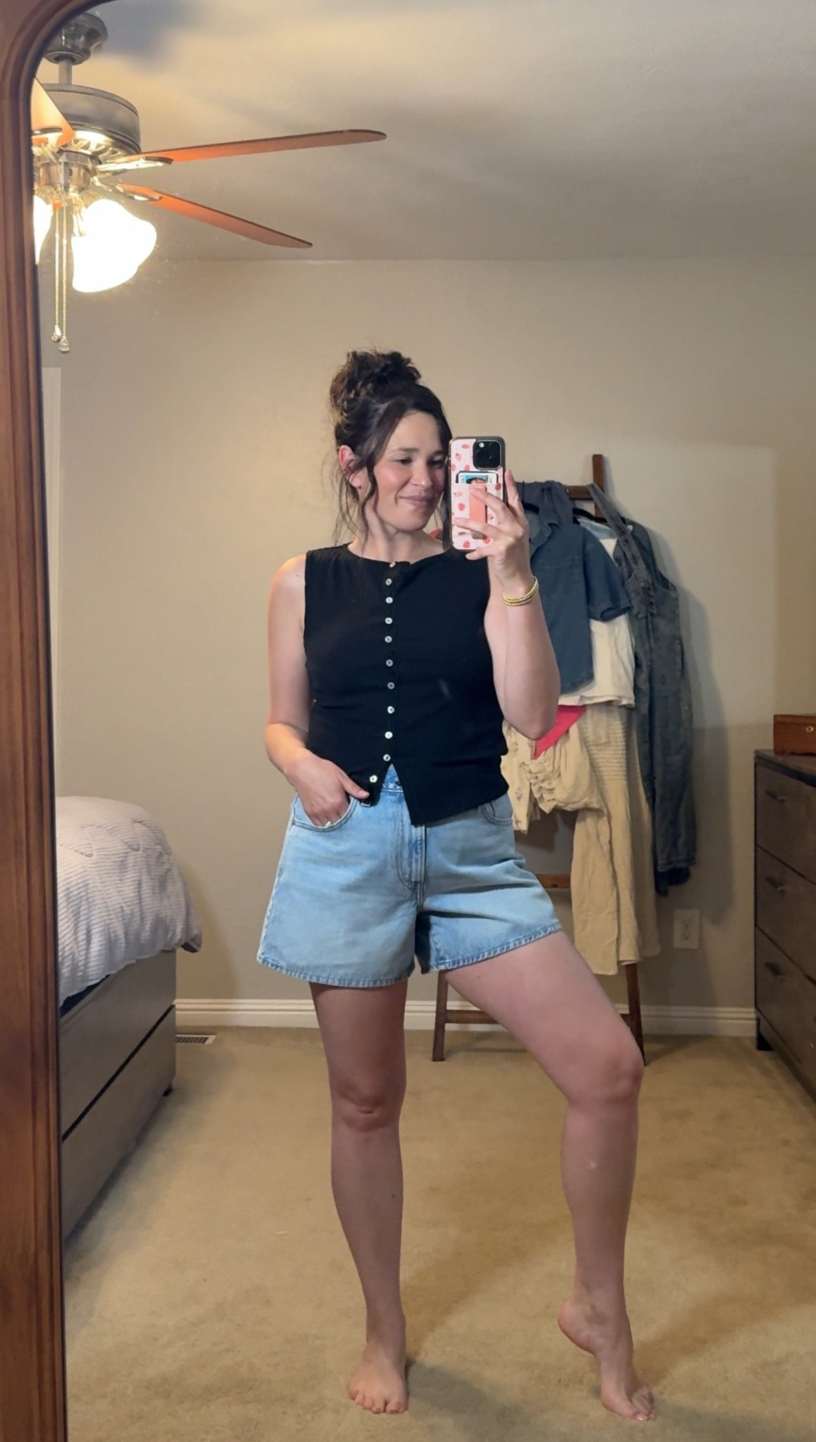 I tried out the shorts for yall AAAND I thought it was another fluke and I was gonna be disappointed but hold the phone these bad boys are THE REAL DEAL (from your mom friend okay)



my sizing: 
I’m 5’4, 145lb, and I got a size 29 in the wash abraided art (non stretch). fits like a dream, here’s why I love them sm 👇🏼 

✅ didn’t bunch, no extra material feel 
✅ didn’t stretch at the waist 
✅ cinch makes for no gapping 
✅ easy to sit in and move in without riding up 
✅ wore all day without it changing shape throughout

OOTD | outfit of the day | millennial fashion | postpartum fashion | finding your style as a mom | dopamine dressing | mom humor | motherhood moments | everyday mom life | toddler mom life | stay at home mom life | millennial mom | parenting humor | everyday life humor | relatable humor | mom of toddlers | mom of 3 |

