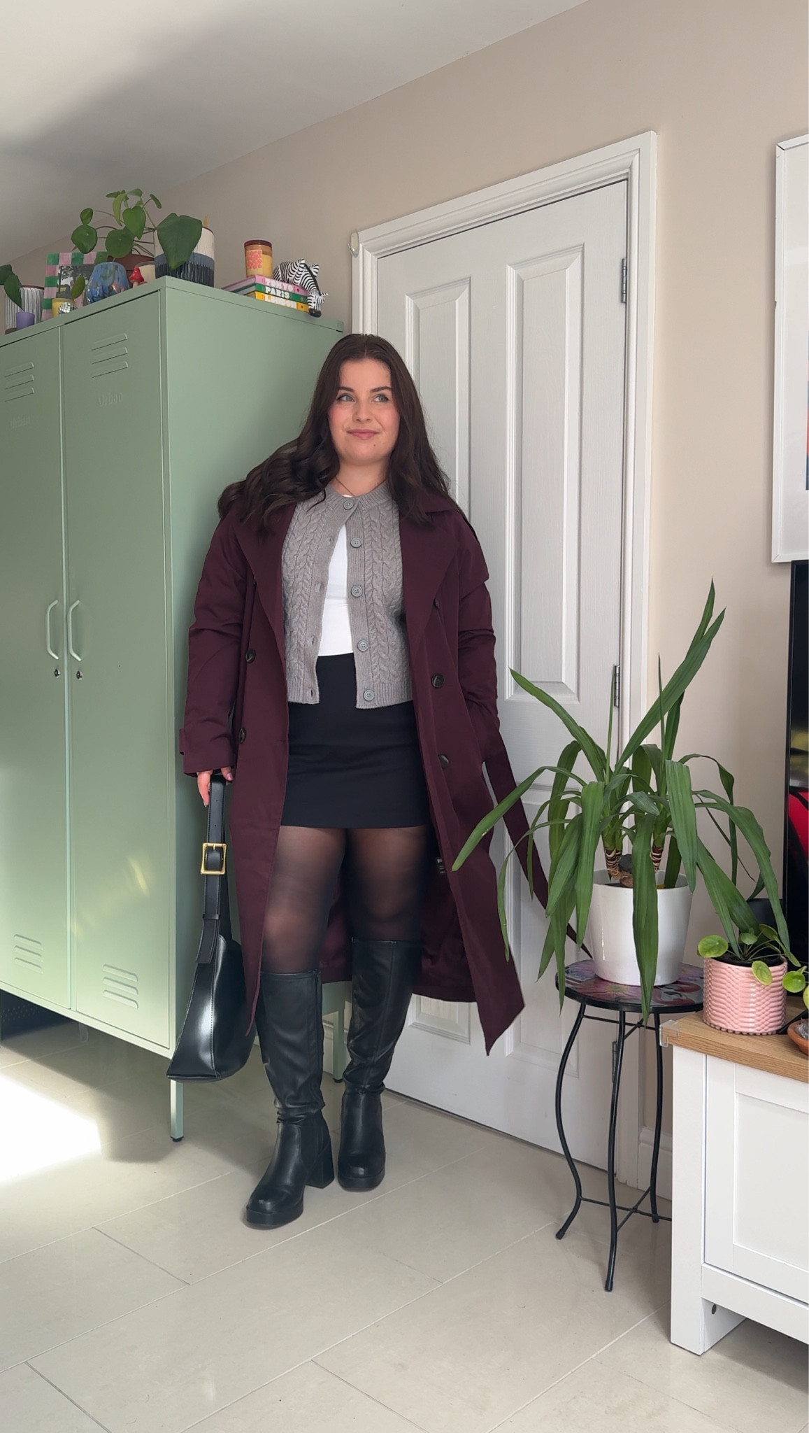 I’m 5’4 and wear a UK14🍂✨


Burgundy trench coat, grey carisngs, black skirt, black skort, tights outfit? Black knee boots outfit 

#LTKmidsize #LTKuk #LTKautumn