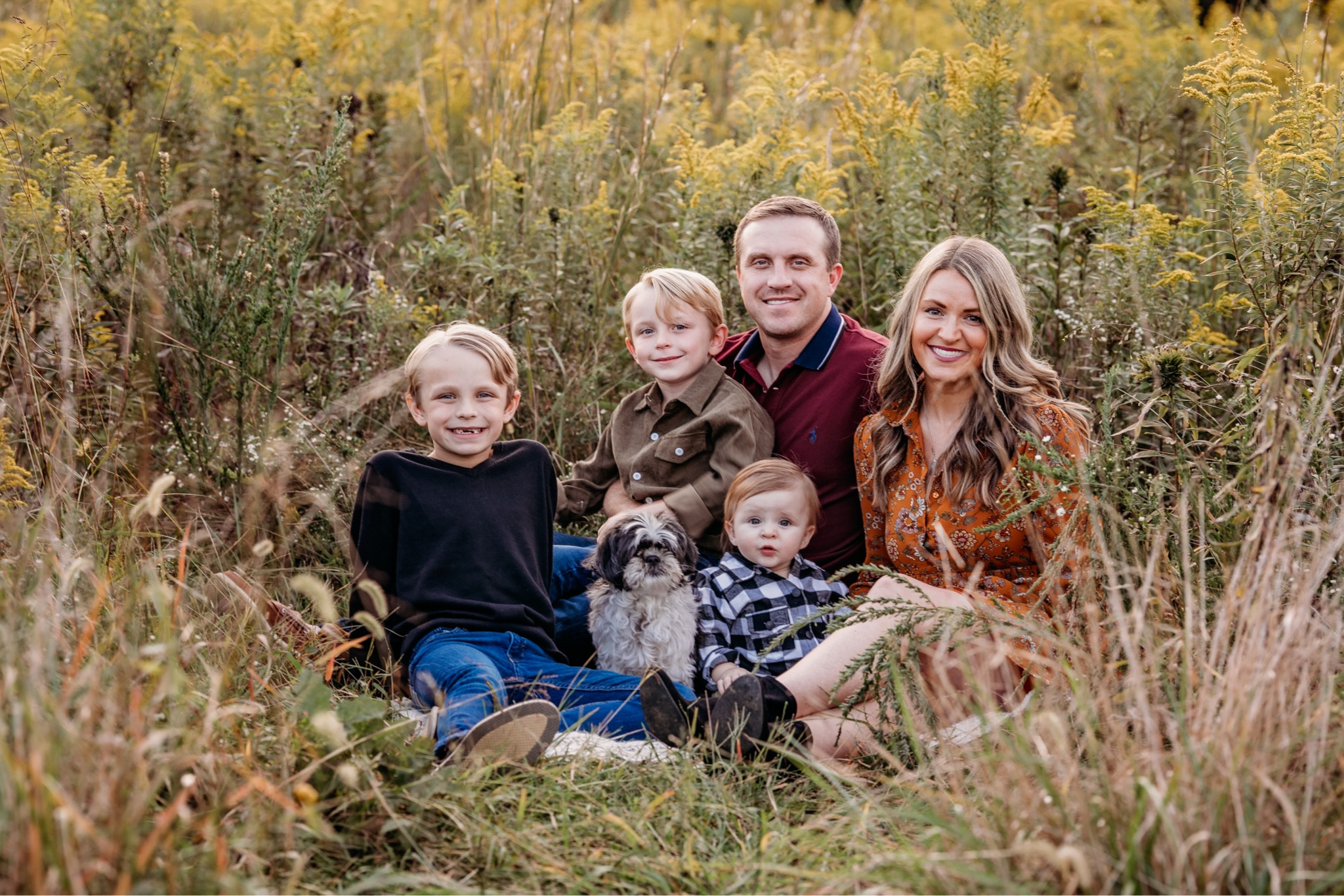 ✨Family picture inspo ✨

#familypictures #family #fallphotos #fall #boyfashion #momfashion #fashion #ootd