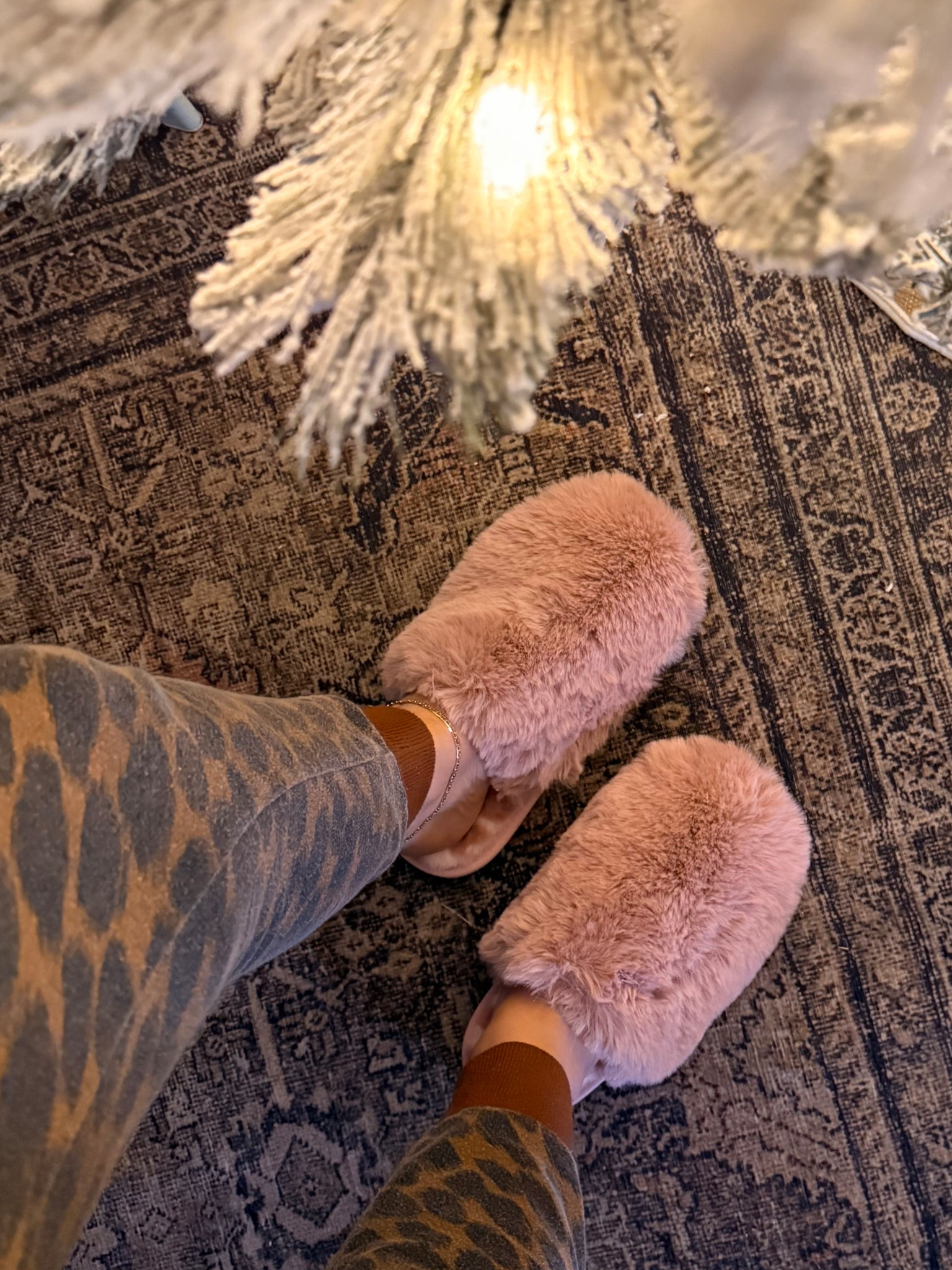 Omg these slippers are like walking on clouds. There perfect for a gift and under $20 #cozyseason #slippers #giftidea #holidaygifting 

#LTKHoliday #LTKGiftGuide #LTKShoeCrush