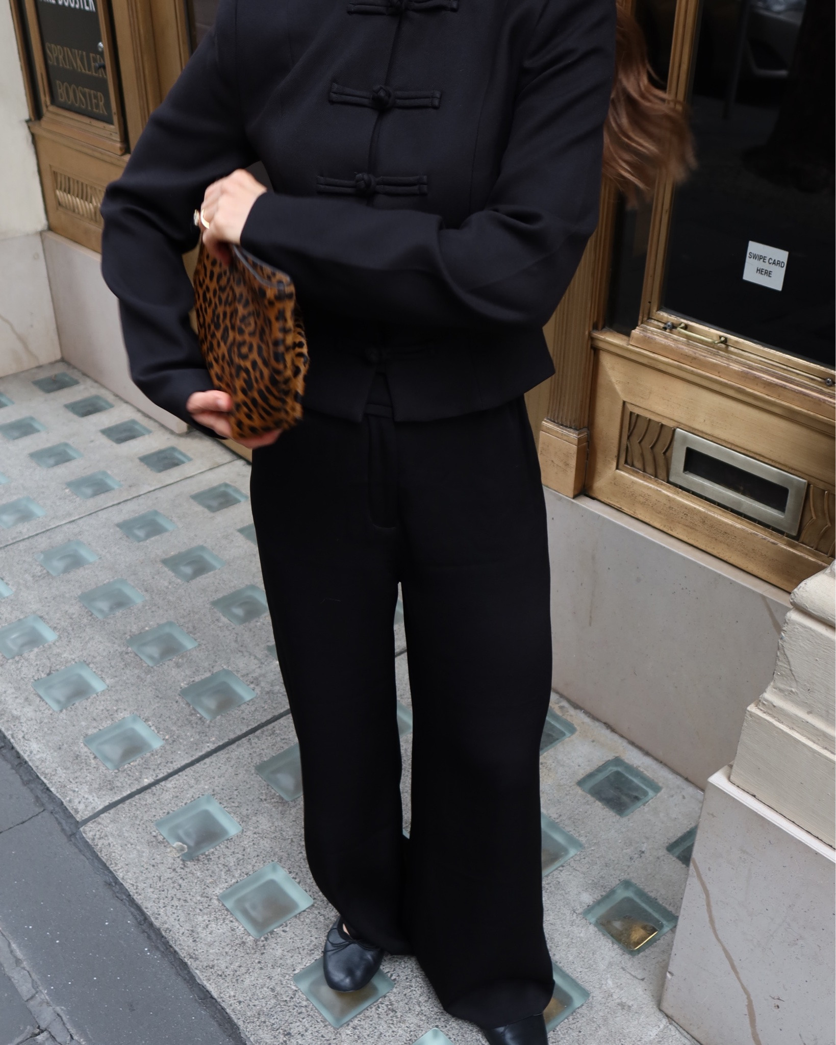 Could never get bored of all black

#ootd #styleinspo #personalstylist
