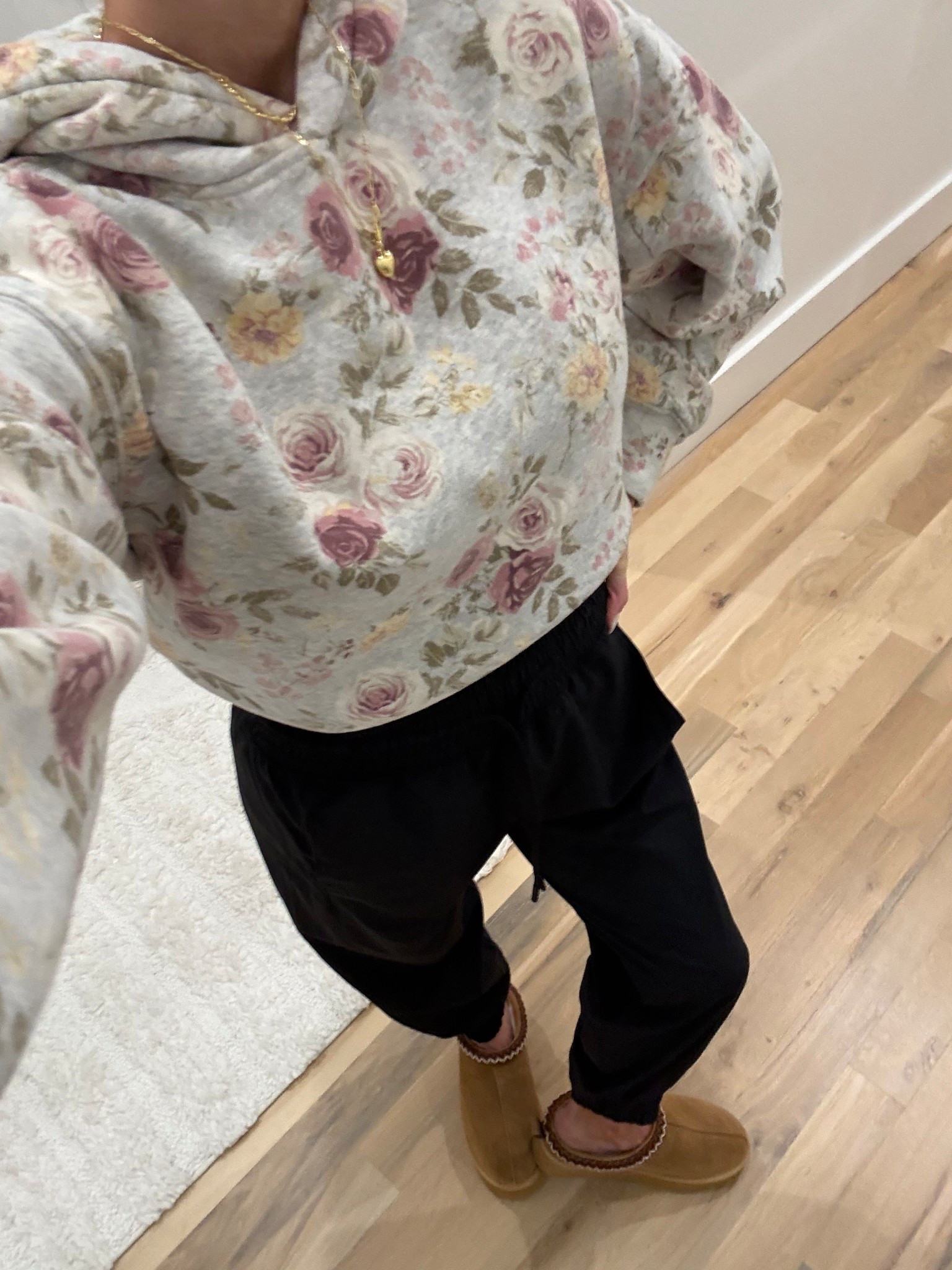 Flower hoodie joggers size xxs 

#LTKSaleAlert #LTKFindsUnder50 #LTKootd