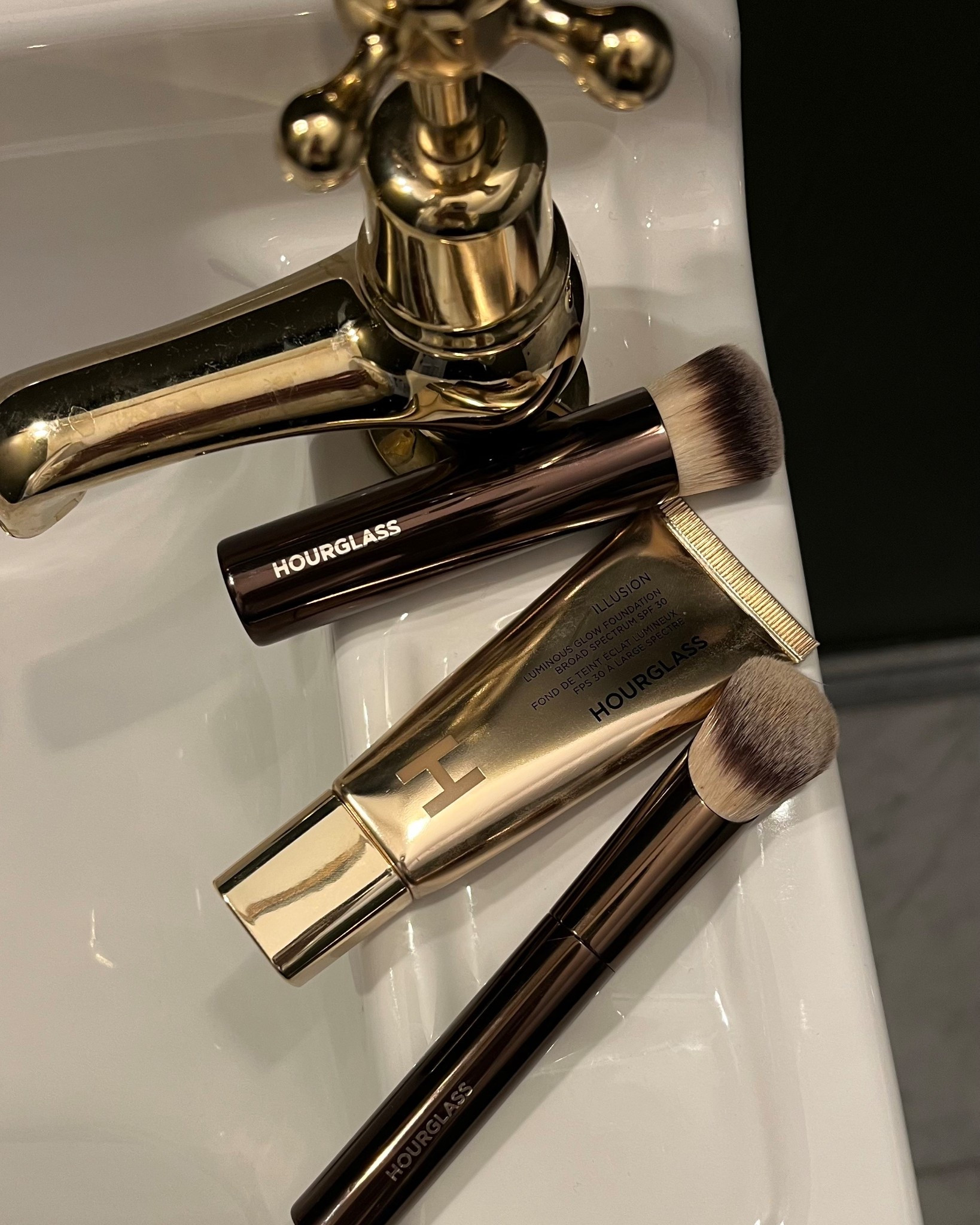 My new favourite foundation… Glowy, looks like real skin, but lovely coverage, and the brushes are so good too!
I wear shade 7.5 in Hourglass Luminous Glow Foundation and the concealer is incredible, particularly if you use their concealer brush to blend. I wear shade Pearl

#LTKuk #LTKbeauty #LTKeurope
