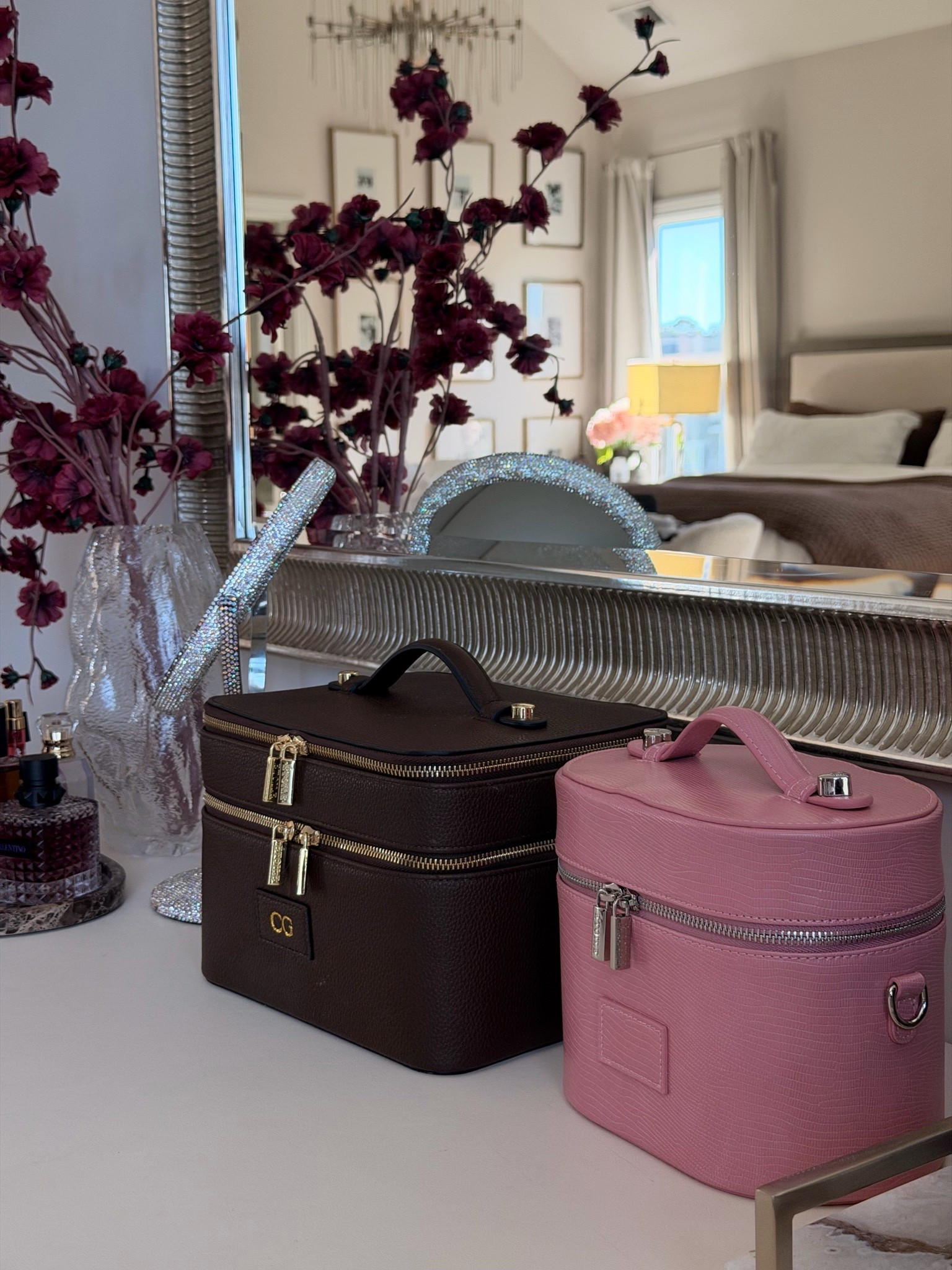 Cannot get over these vanity cases! 🤎🩷